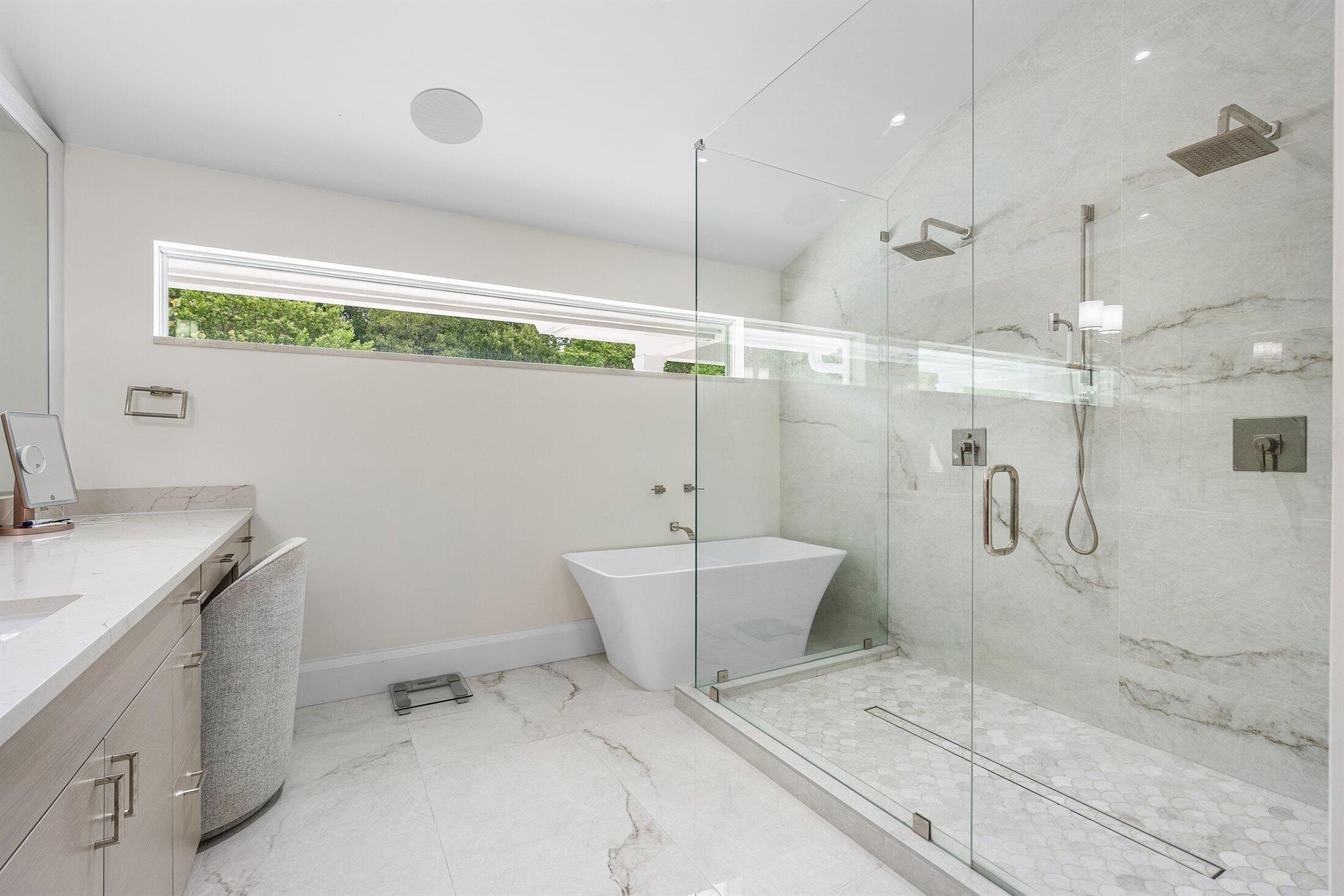 11863 Lake Shr Pl North Palm Beach, FL 33408