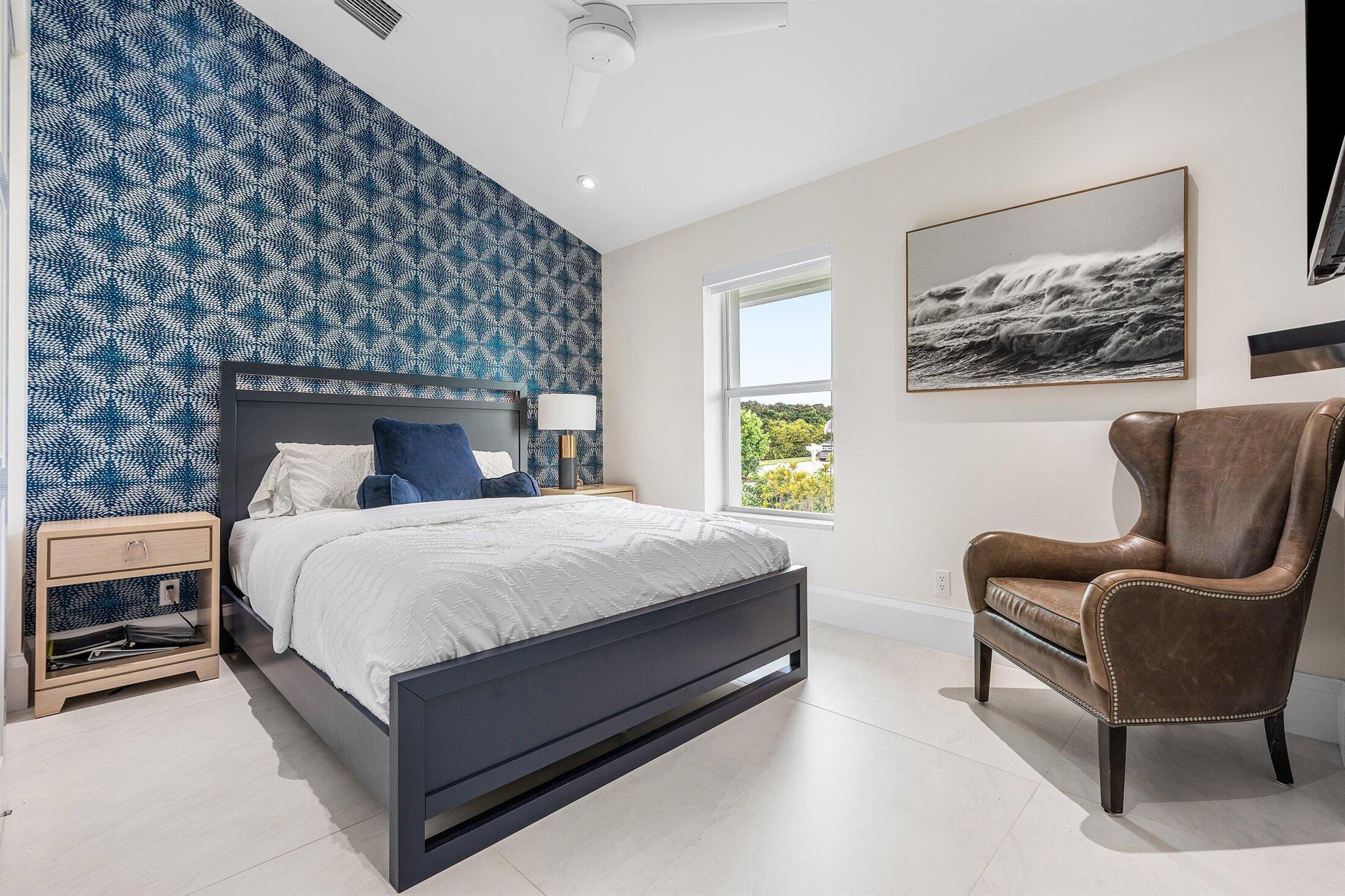 11863 Lake Shr Pl North Palm Beach, FL 33408