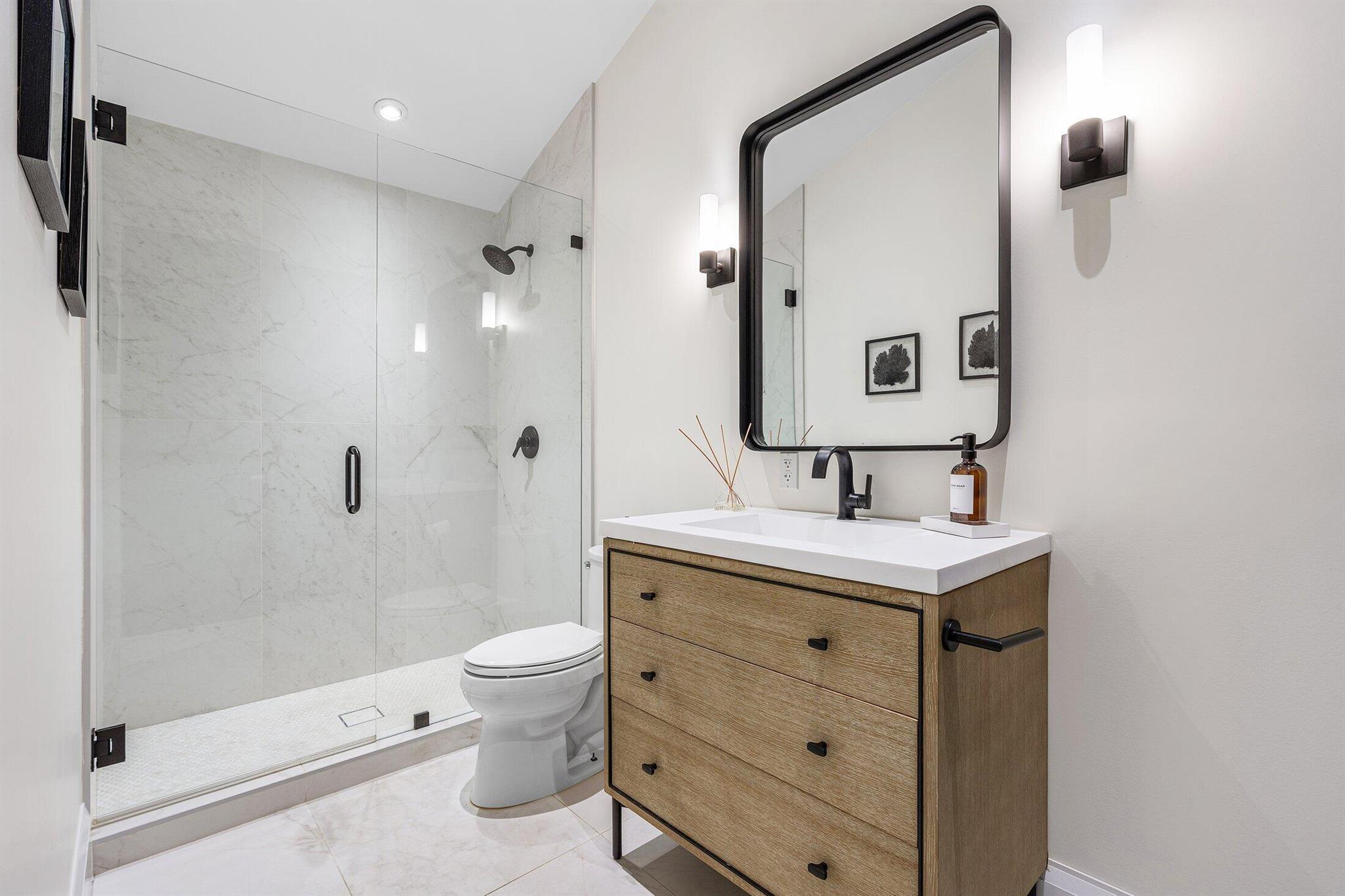 11863 Lake Shr Pl North Palm Beach, FL 33408