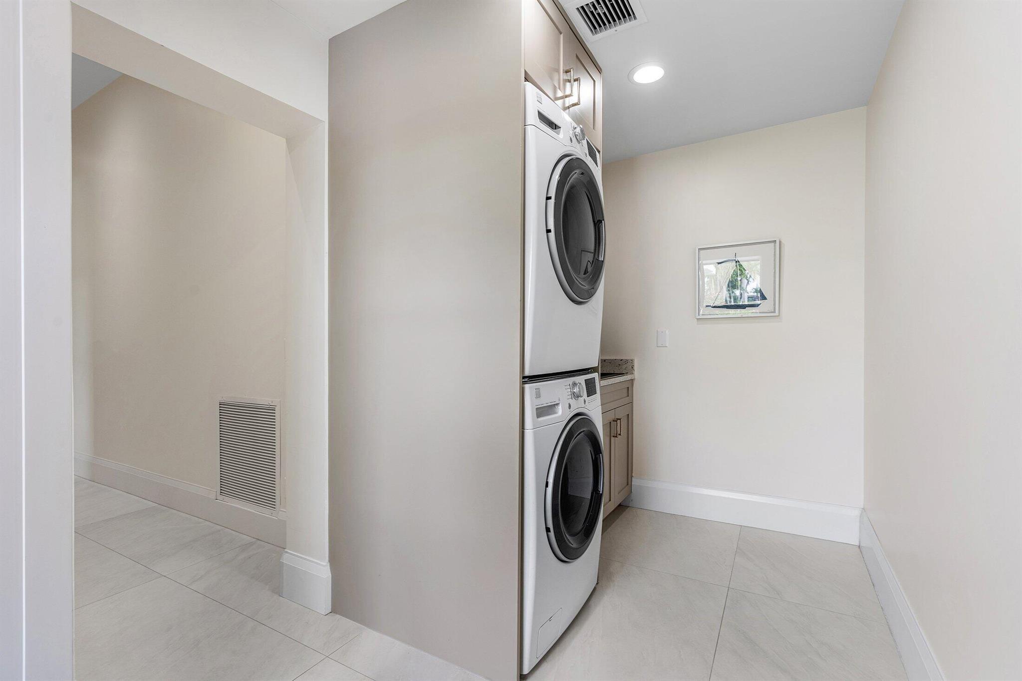 11863 Lake Shr Pl North Palm Beach, FL 33408