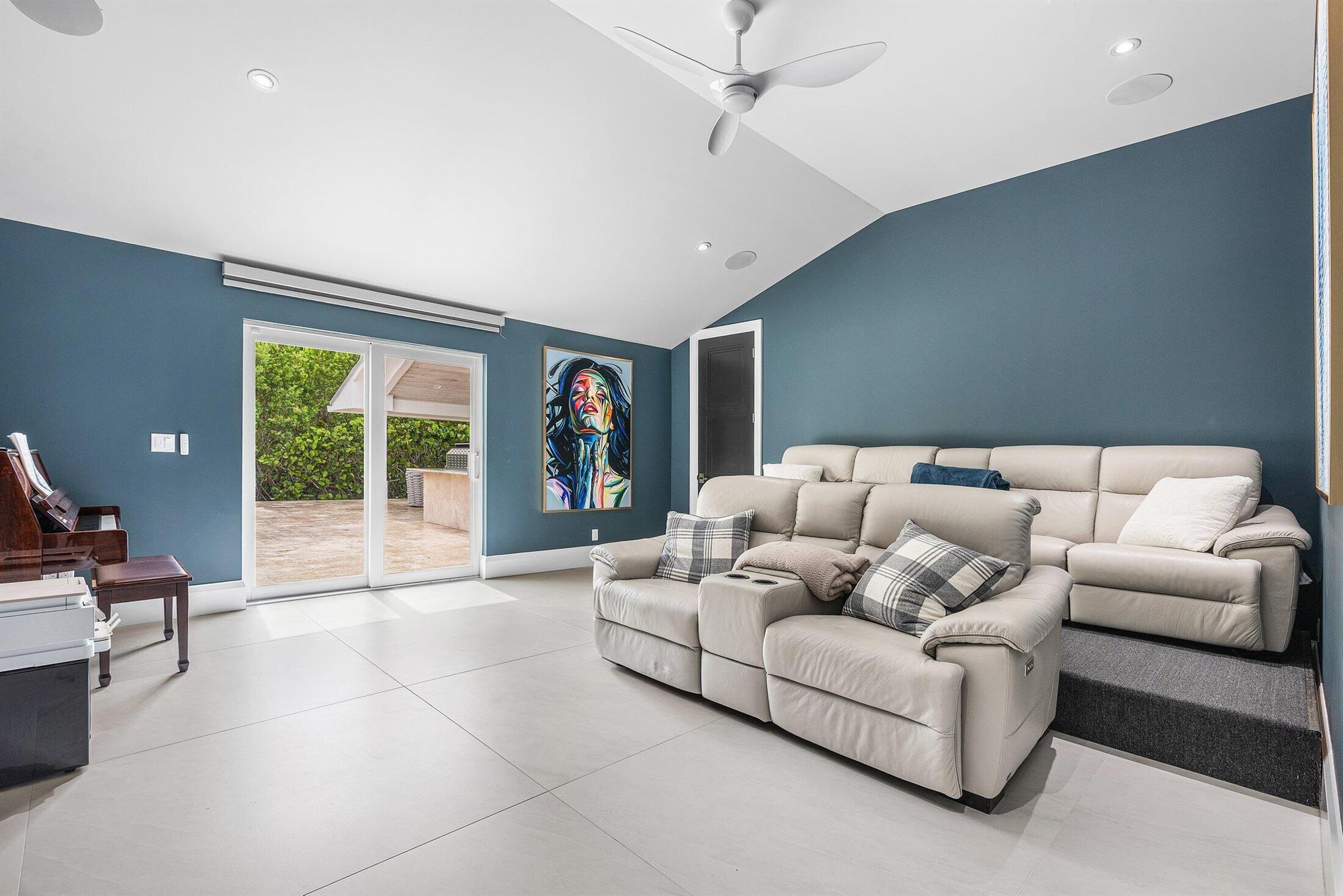 11863 Lake Shr Pl North Palm Beach, FL 33408