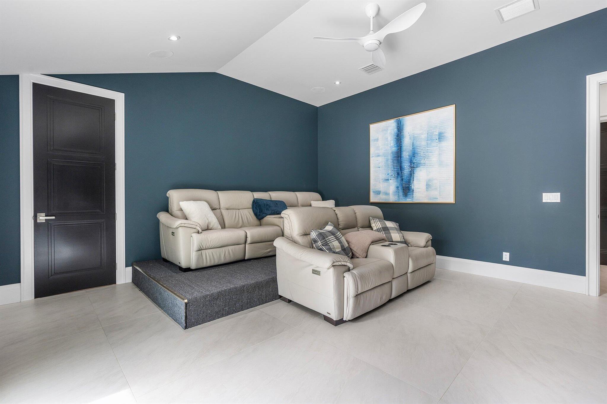 11863 Lake Shr Pl North Palm Beach, FL 33408