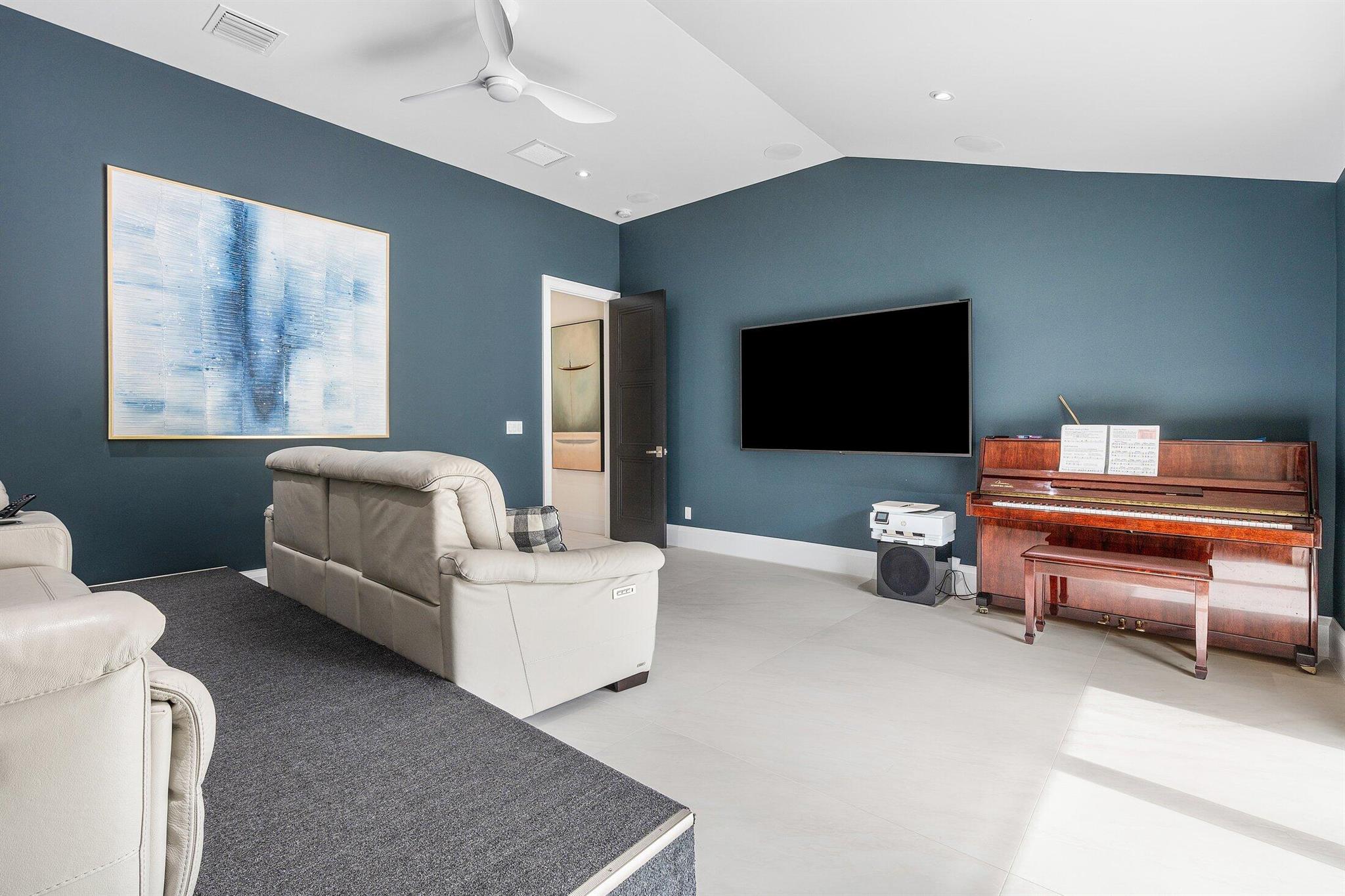 11863 Lake Shr Pl North Palm Beach, FL 33408