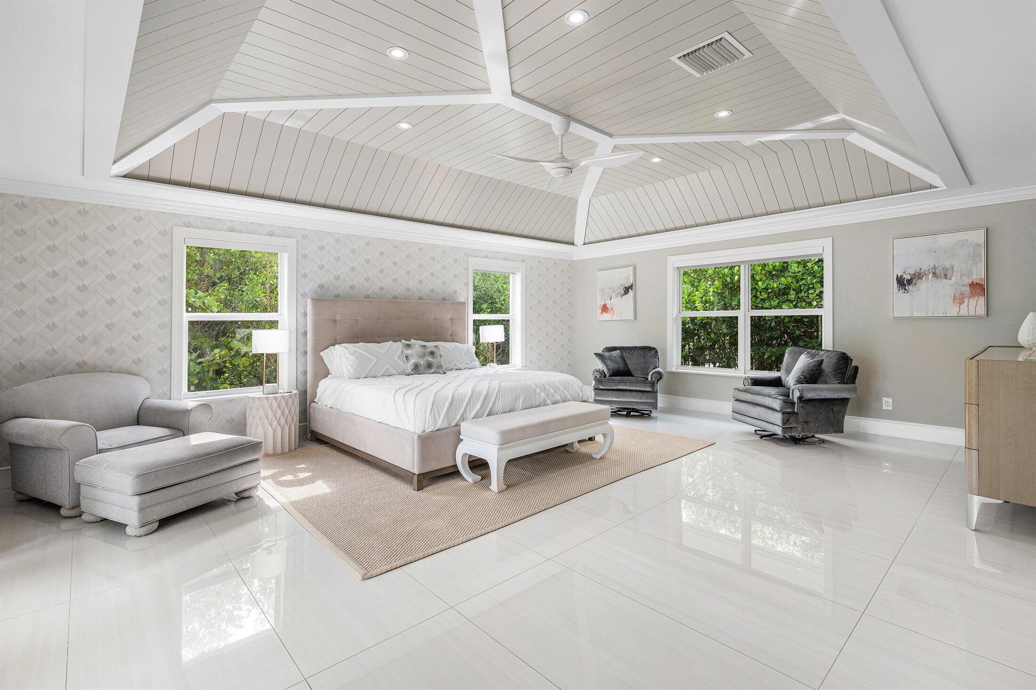 11863 Lake Shr Pl North Palm Beach, FL 33408