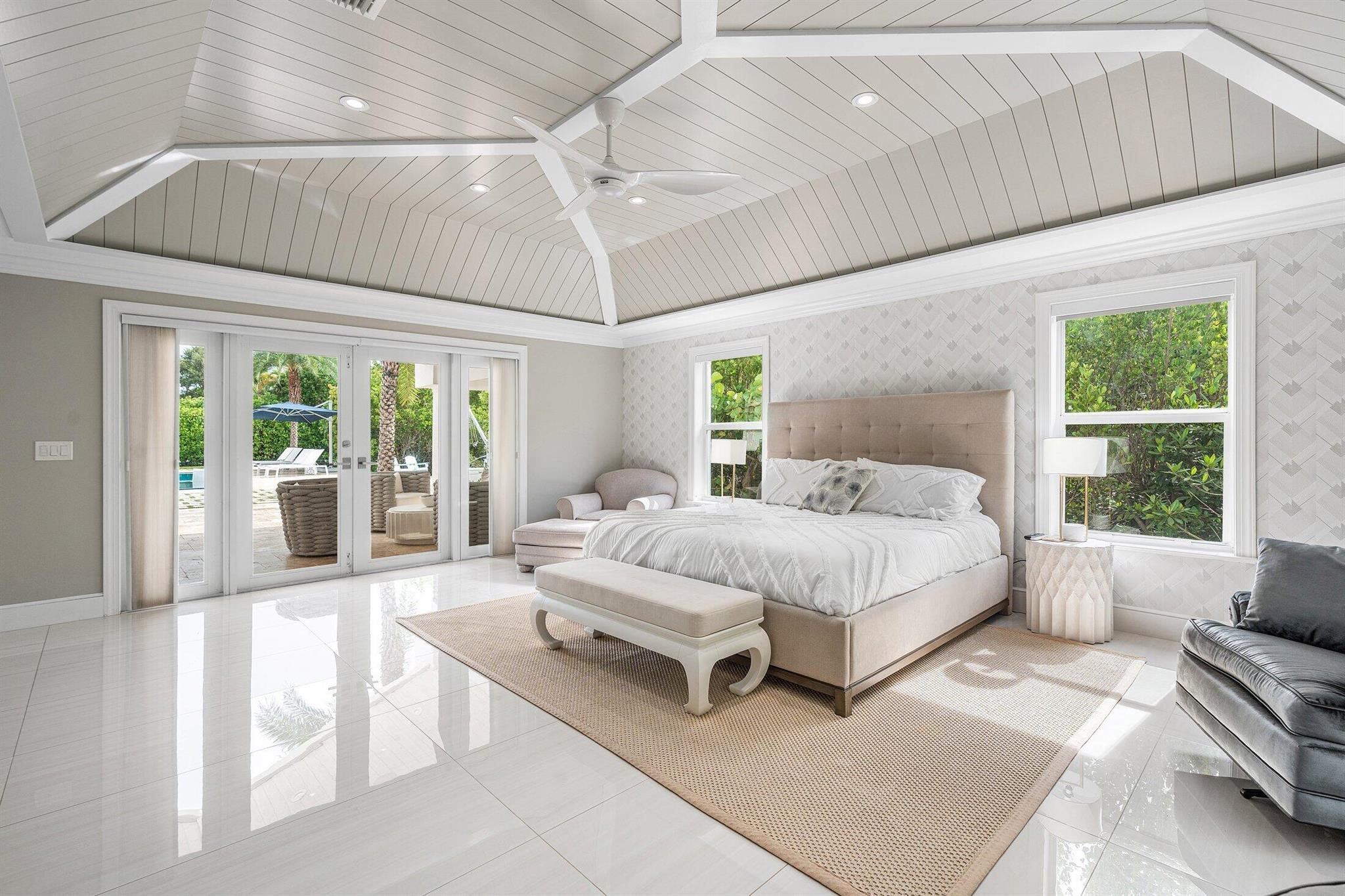 11863 Lake Shr Pl North Palm Beach, FL 33408