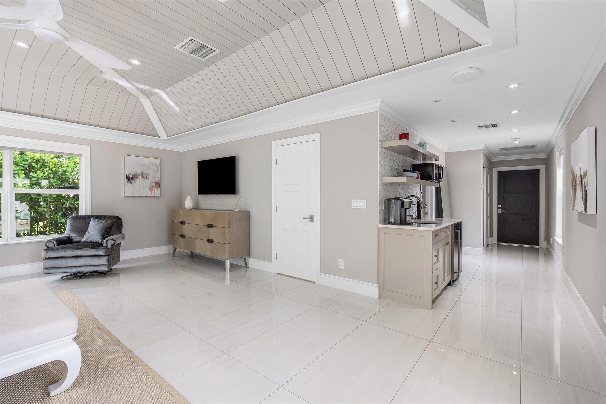 11863 Lake Shr Pl North Palm Beach, FL 33408