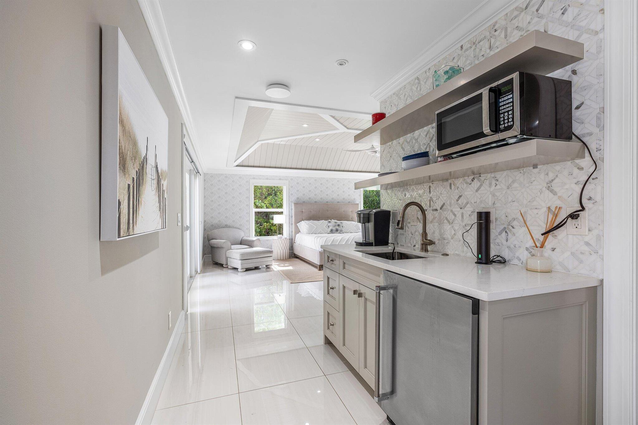 11863 Lake Shr Pl North Palm Beach, FL 33408