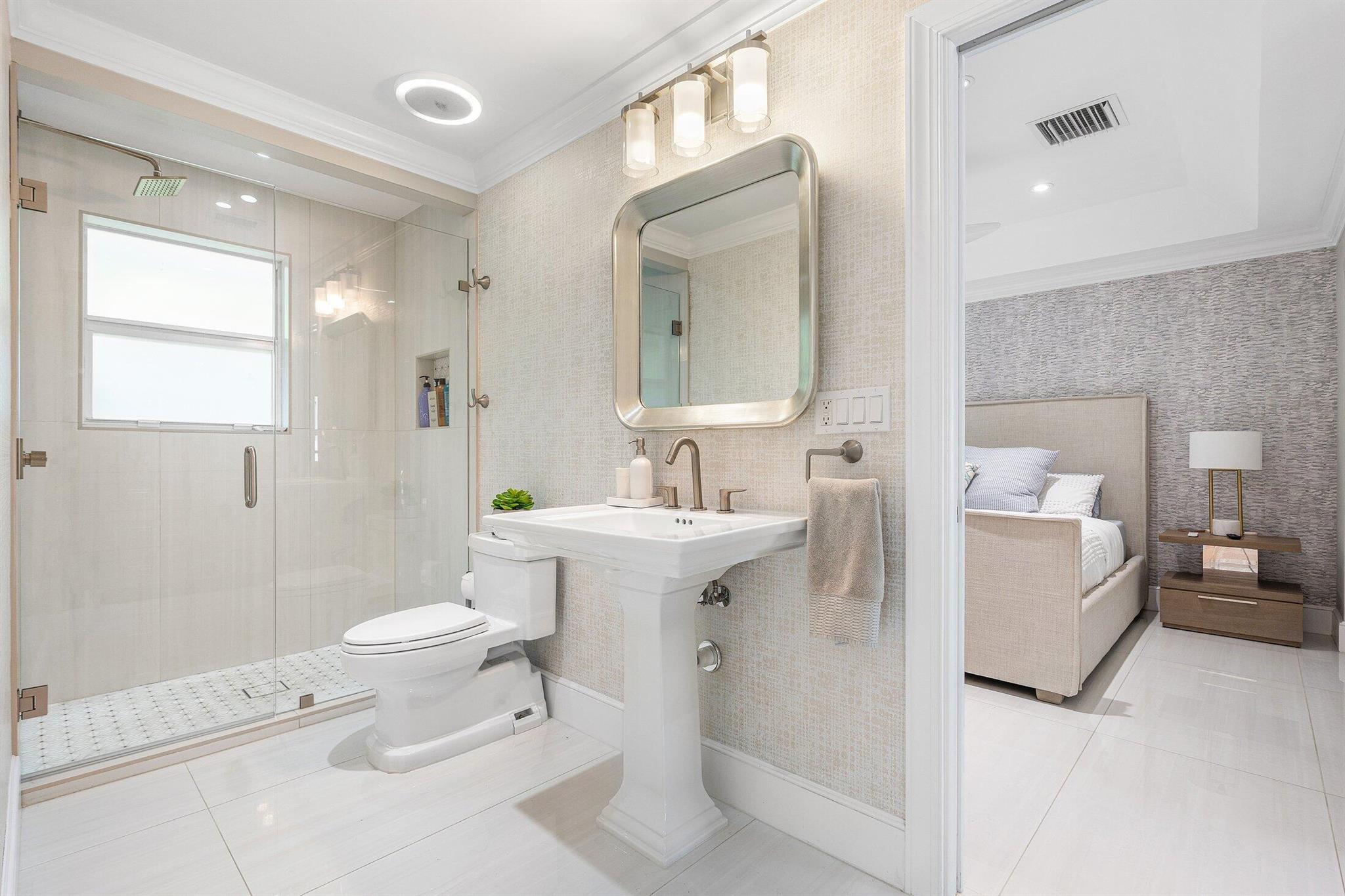 11863 Lake Shr Pl North Palm Beach, FL 33408