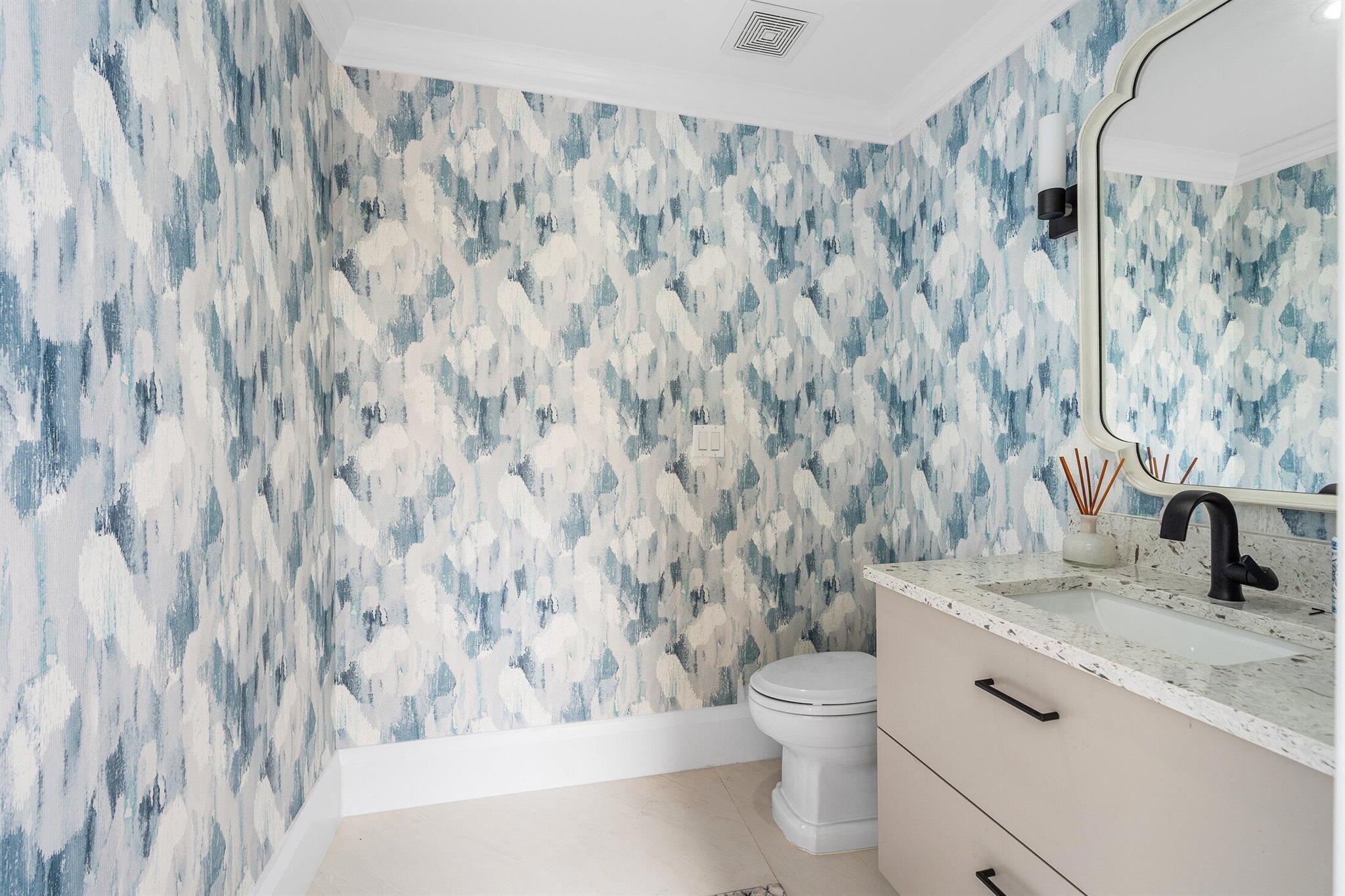 11863 Lake Shr Pl North Palm Beach, FL 33408