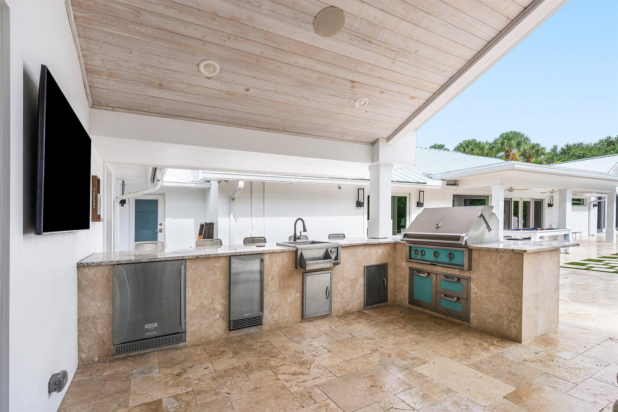 11863 Lake Shr Pl North Palm Beach, FL 33408