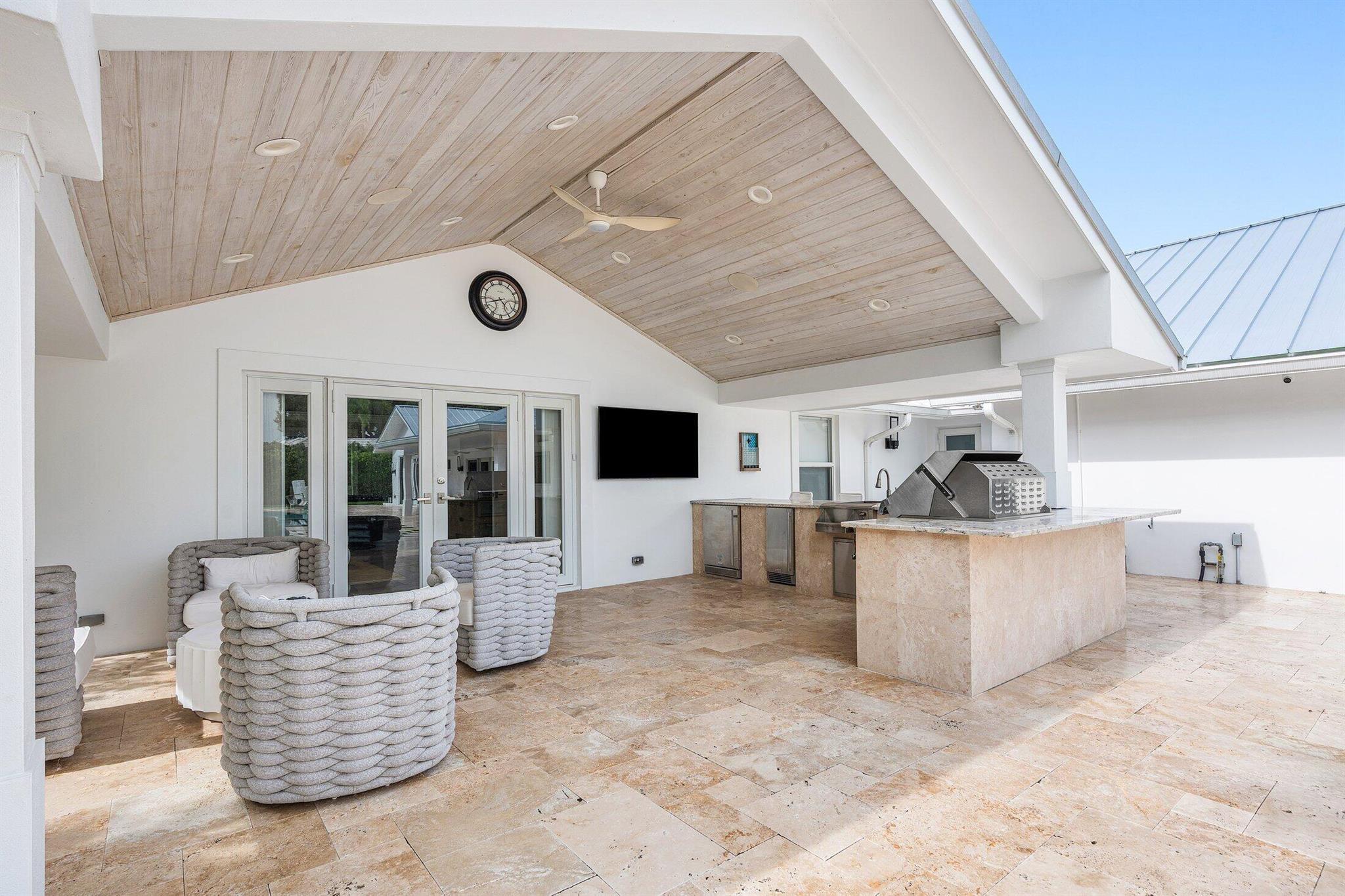 11863 Lake Shr Pl North Palm Beach, FL 33408