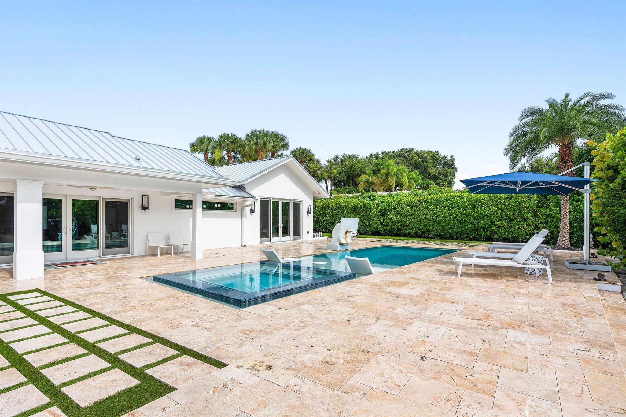 11863 Lake Shr Pl North Palm Beach, FL 33408