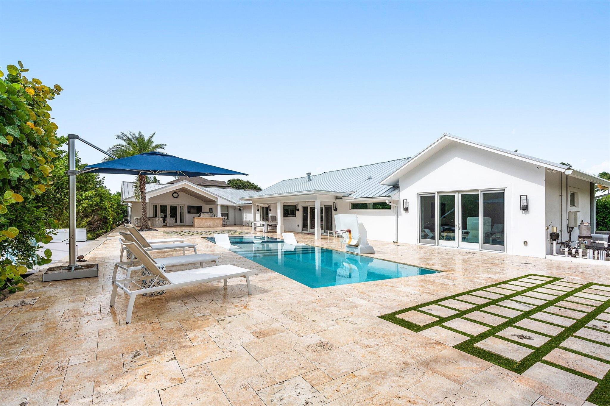 11863 Lake Shr Pl North Palm Beach, FL 33408