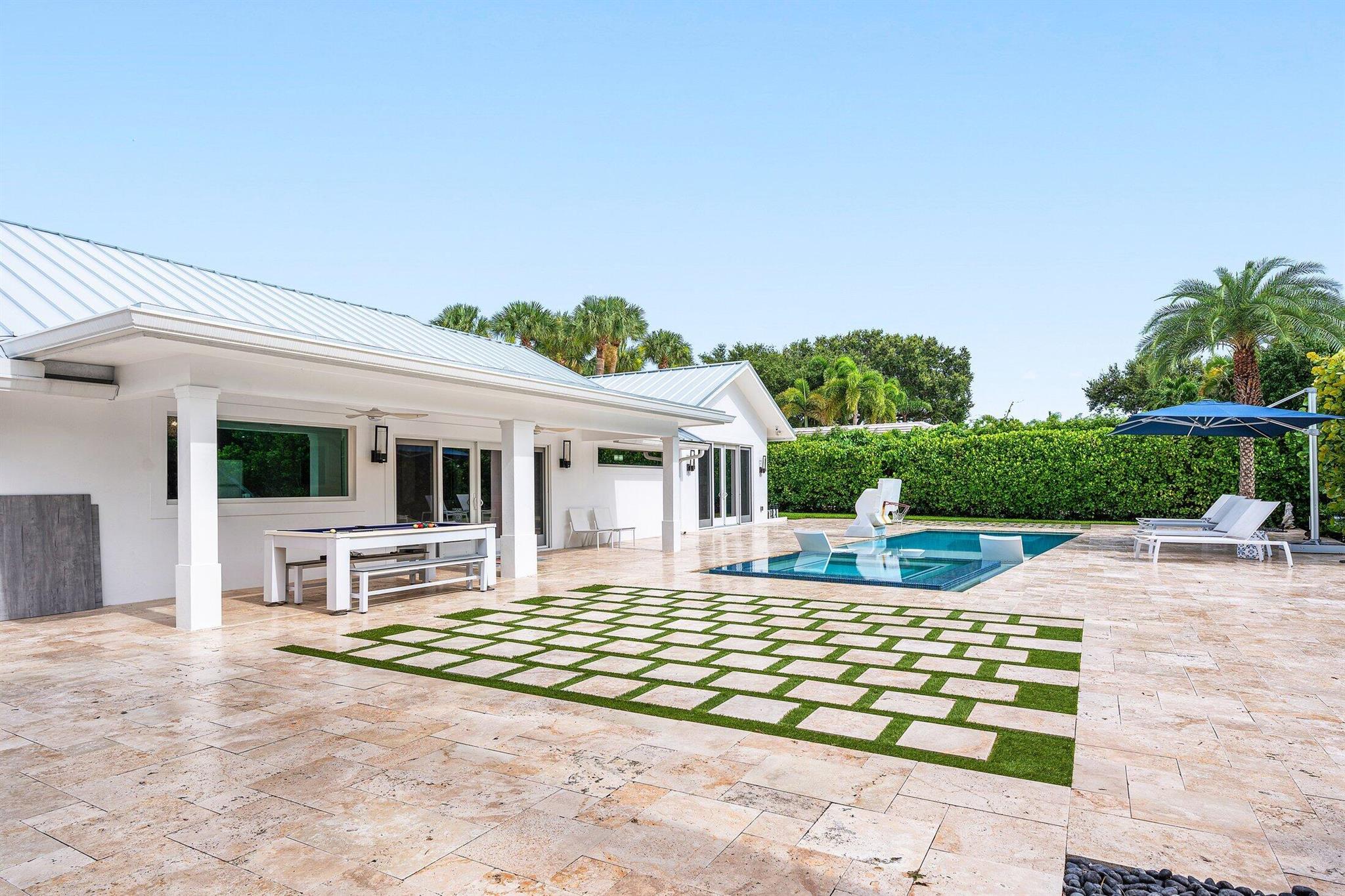 11863 Lake Shr Pl North Palm Beach, FL 33408