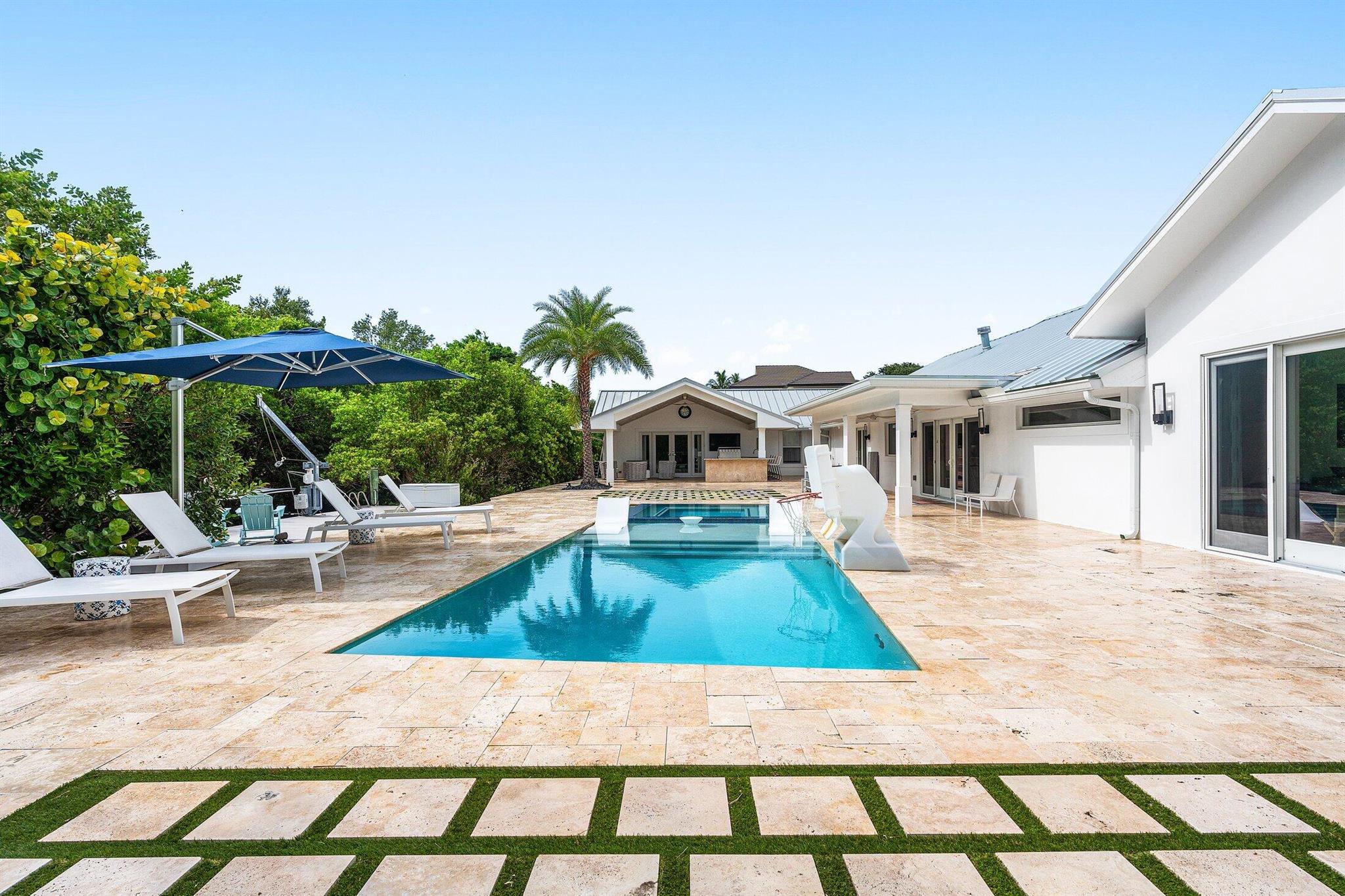 11863 Lake Shr Pl North Palm Beach, FL 33408