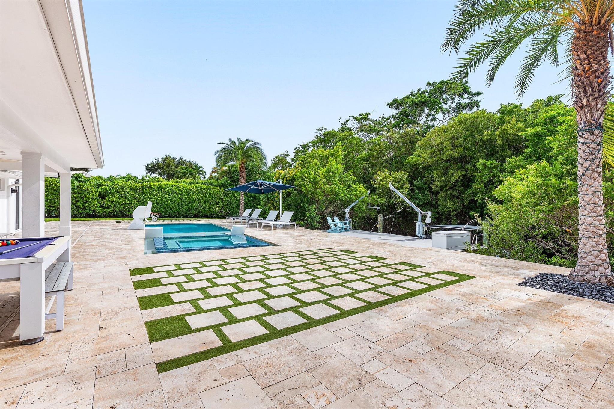 11863 Lake Shr Pl North Palm Beach, FL 33408