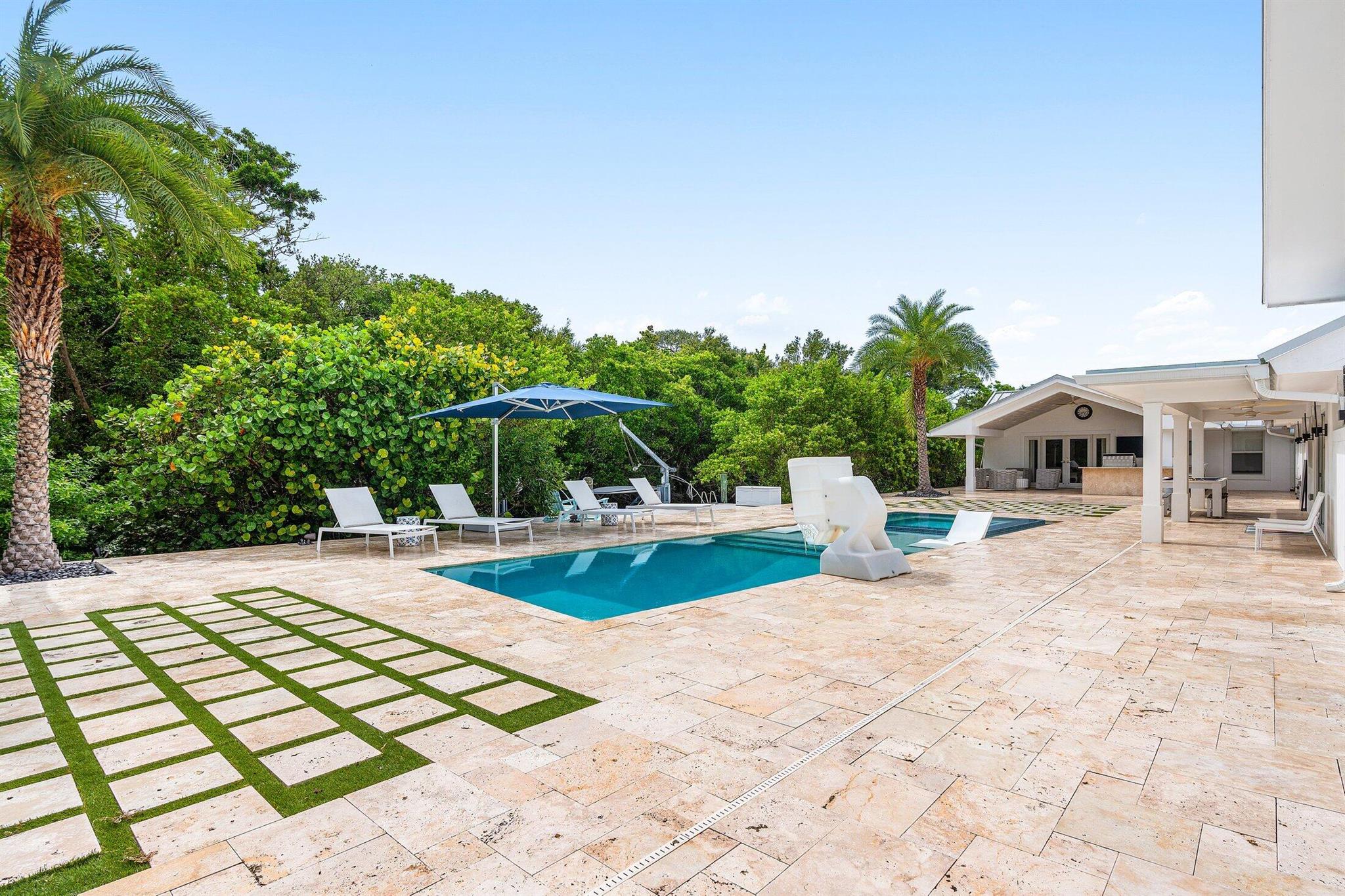 11863 Lake Shr Pl North Palm Beach, FL 33408