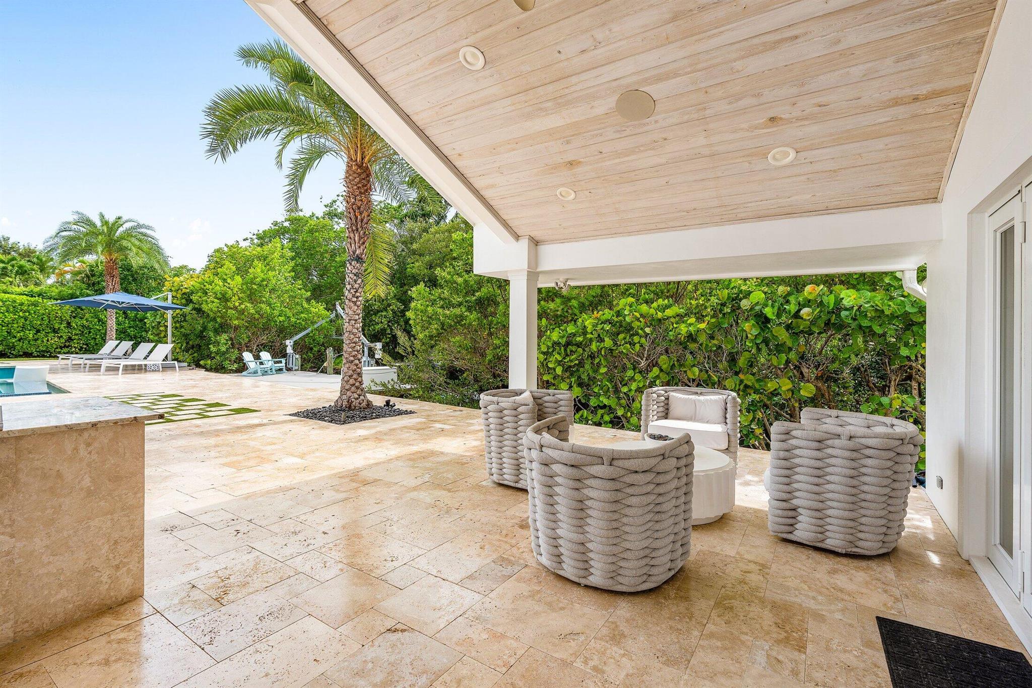 11863 Lake Shr Pl North Palm Beach, FL 33408