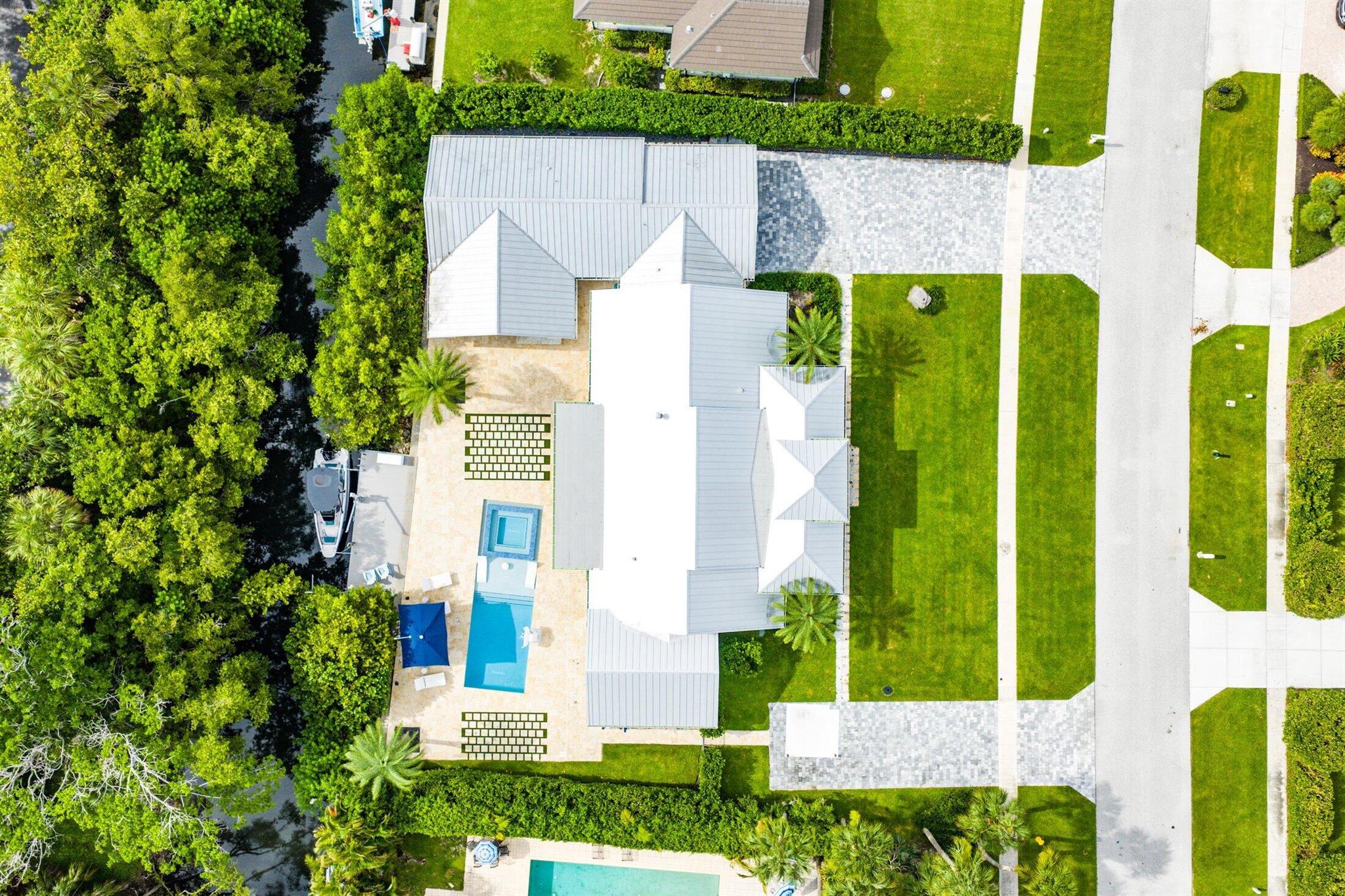 11863 Lake Shr Pl North Palm Beach, FL 33408