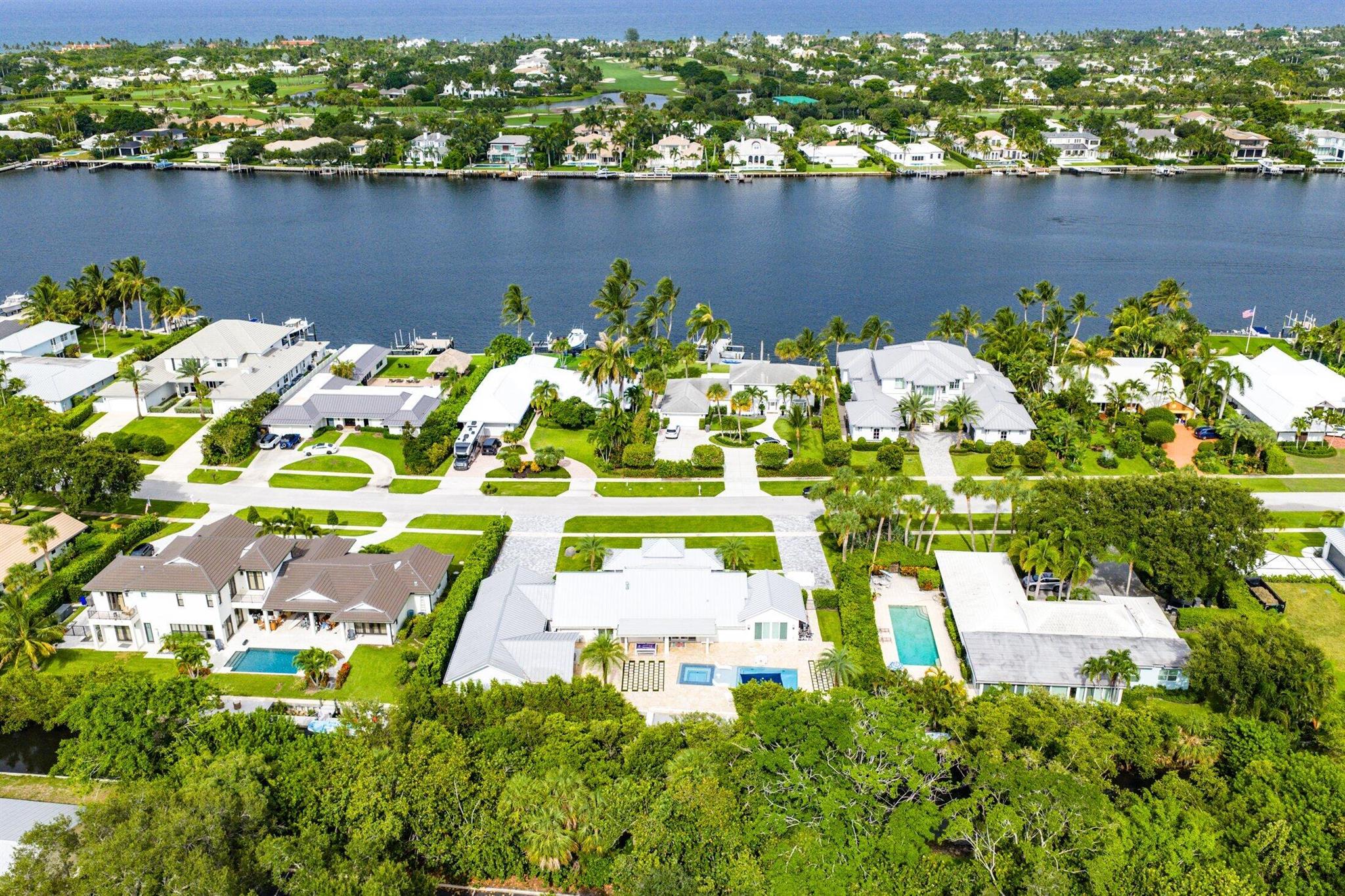 11863 Lake Shr Pl North Palm Beach, FL 33408