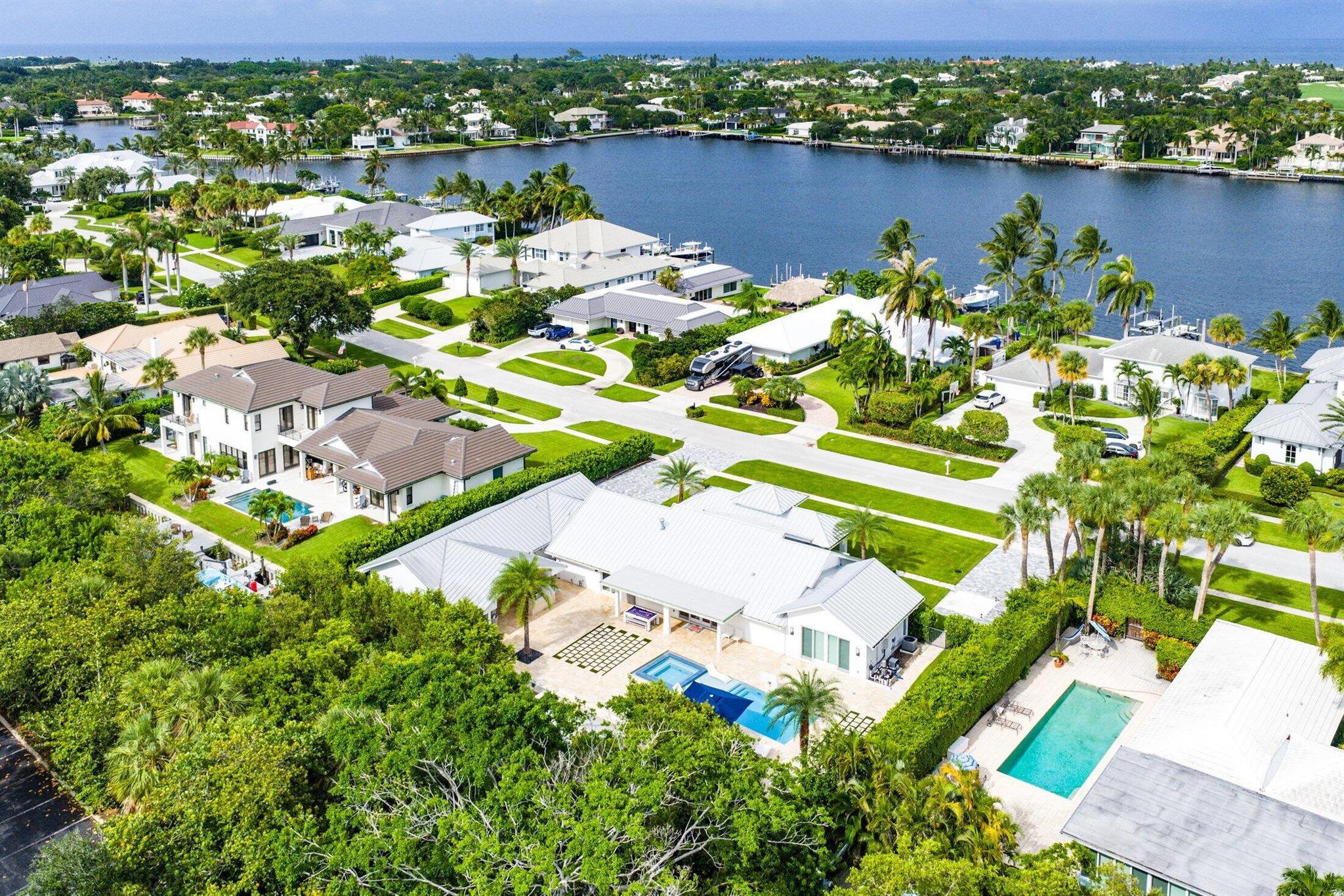 11863 Lake Shr Pl North Palm Beach, FL 33408