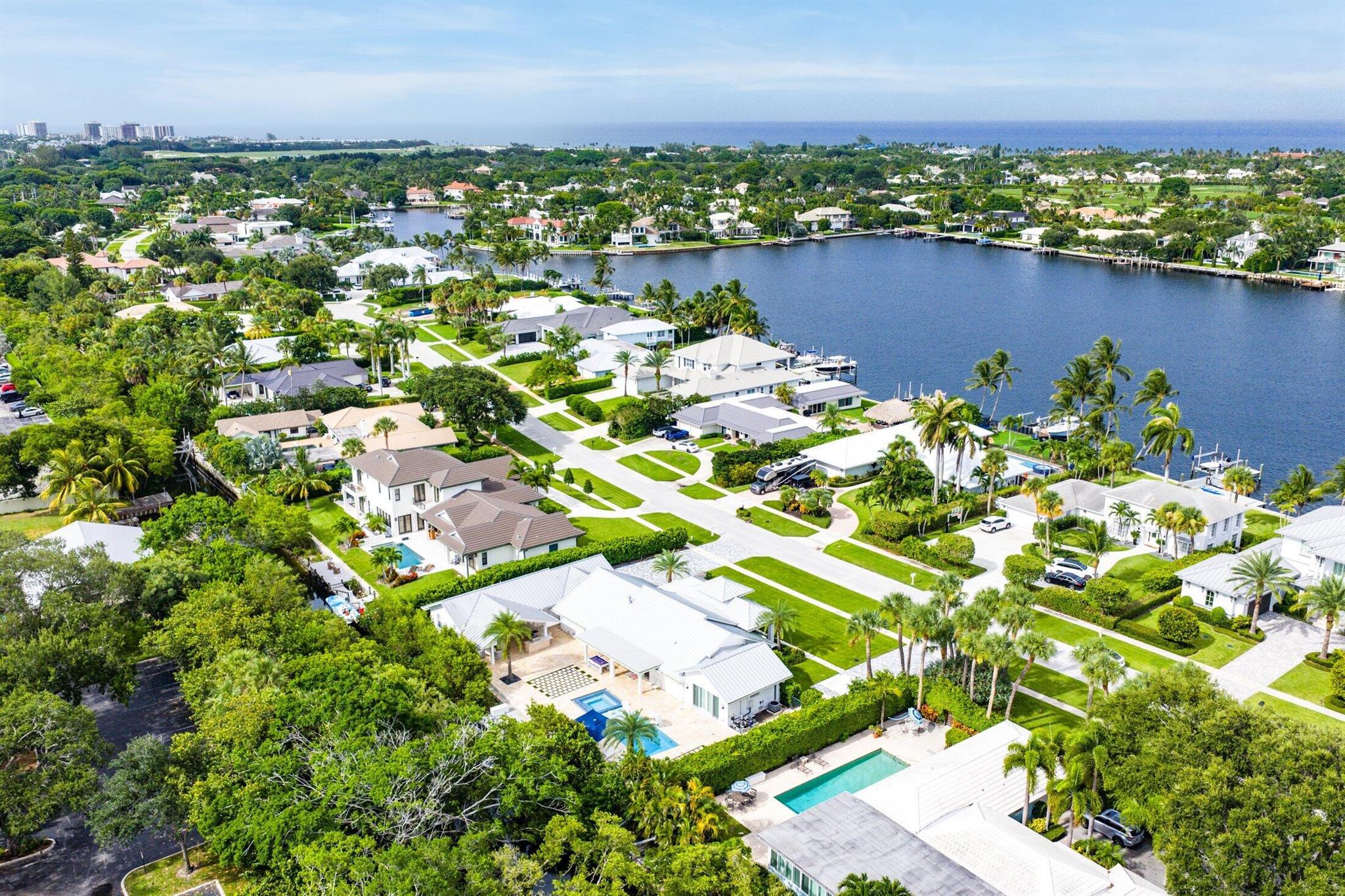 11863 Lake Shr Pl North Palm Beach, FL 33408