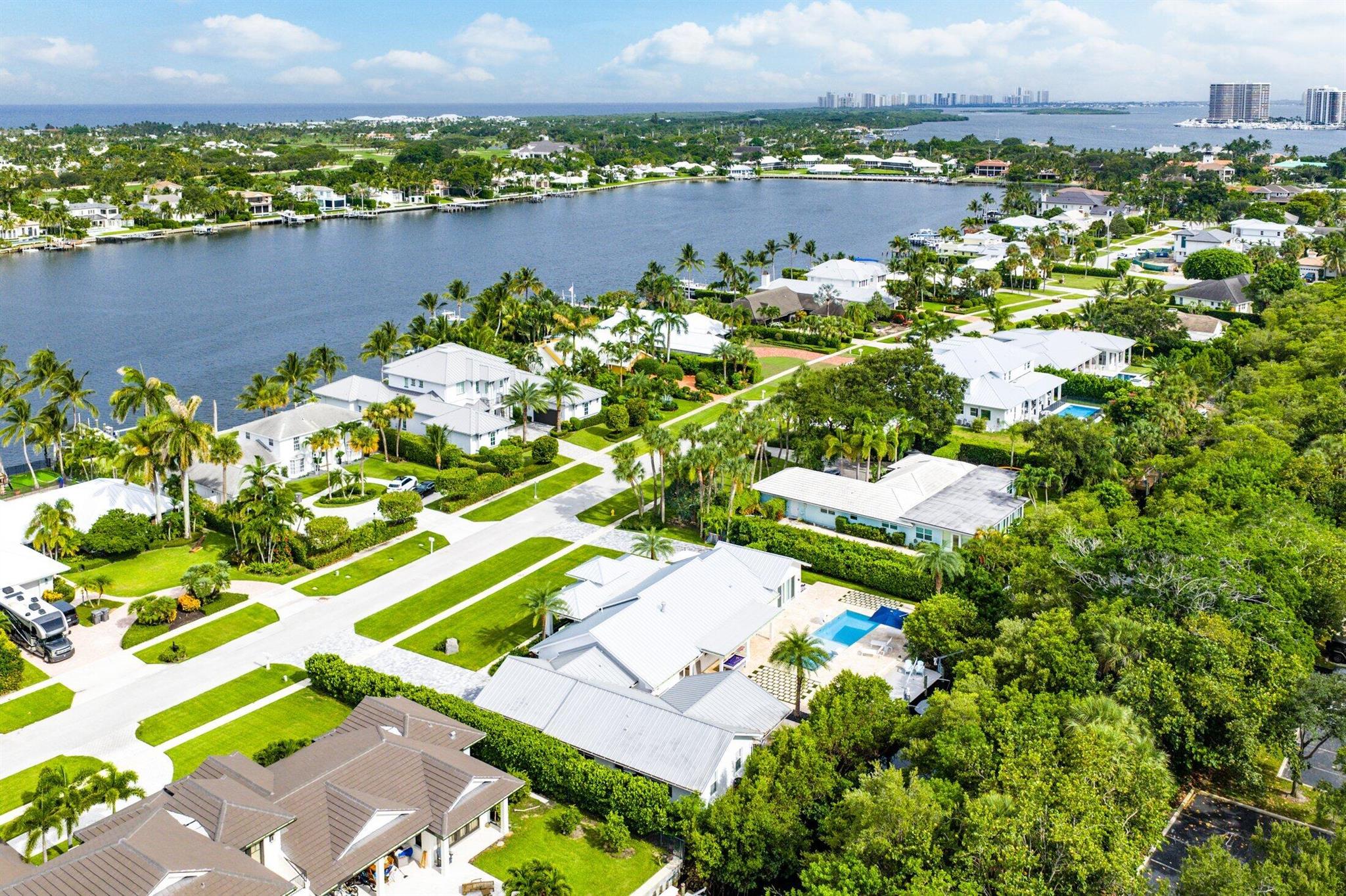 11863 Lake Shr Pl North Palm Beach, FL 33408