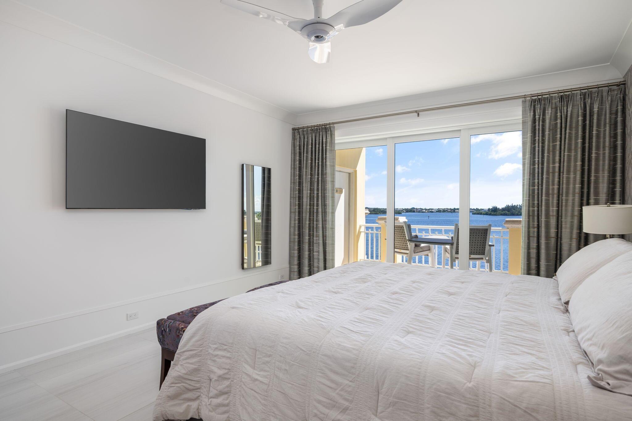 7 Royal Palm Pointe #Ph-W Vero Beach, FL 32960