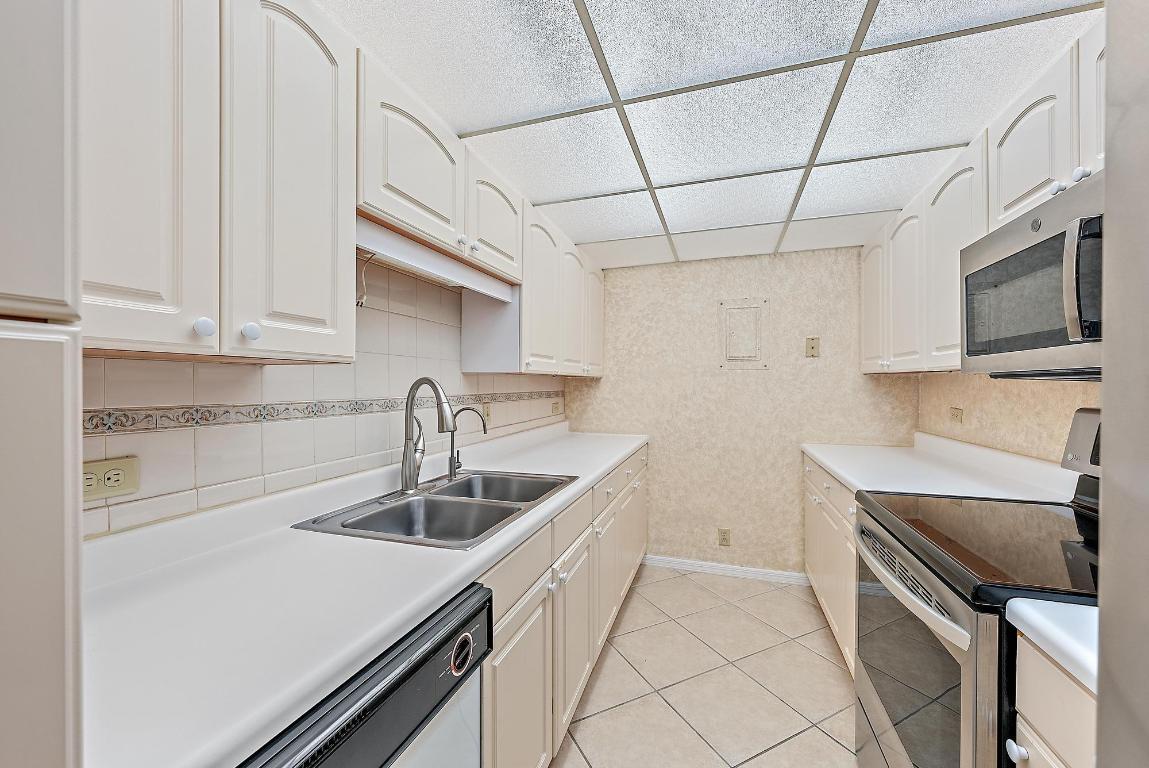 1208 Marine Way #105 North Palm Beach, FL 33408