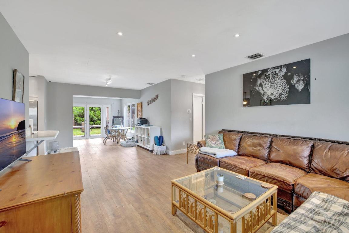 3241 SW 19th St Fort Lauderdale, FL 33312