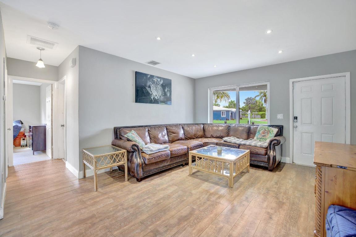 3241 SW 19th St Fort Lauderdale, FL 33312