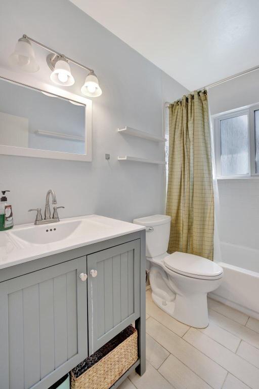 3241 SW 19th St Fort Lauderdale, FL 33312