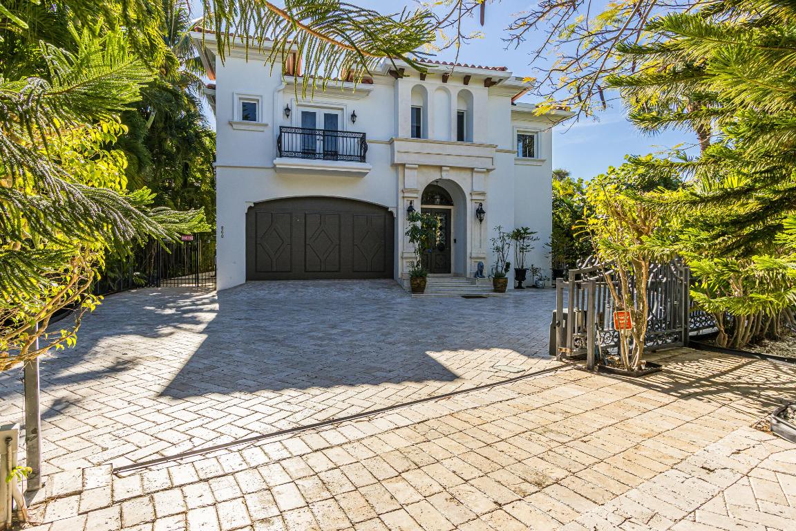 860 E Park Boca Raton, FL 33432