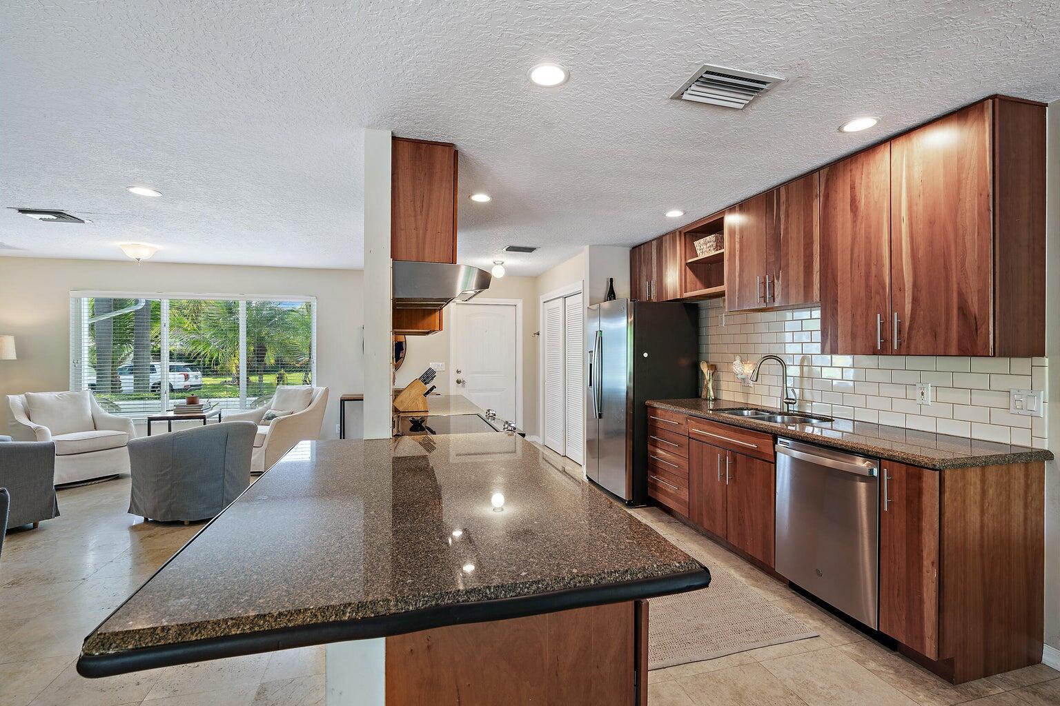 356 Mars Tequesta, FL 33469
