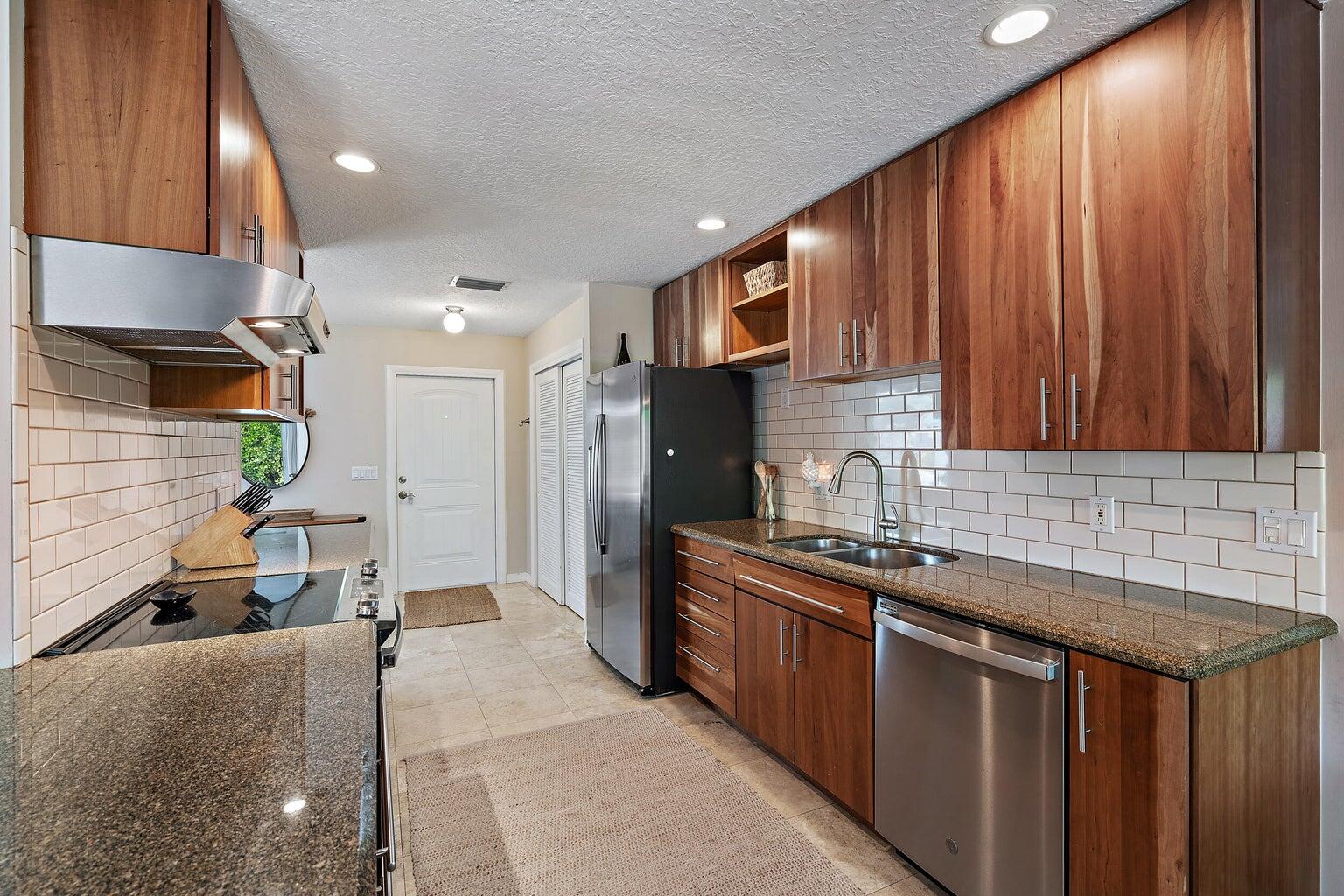 356 Mars Tequesta, FL 33469