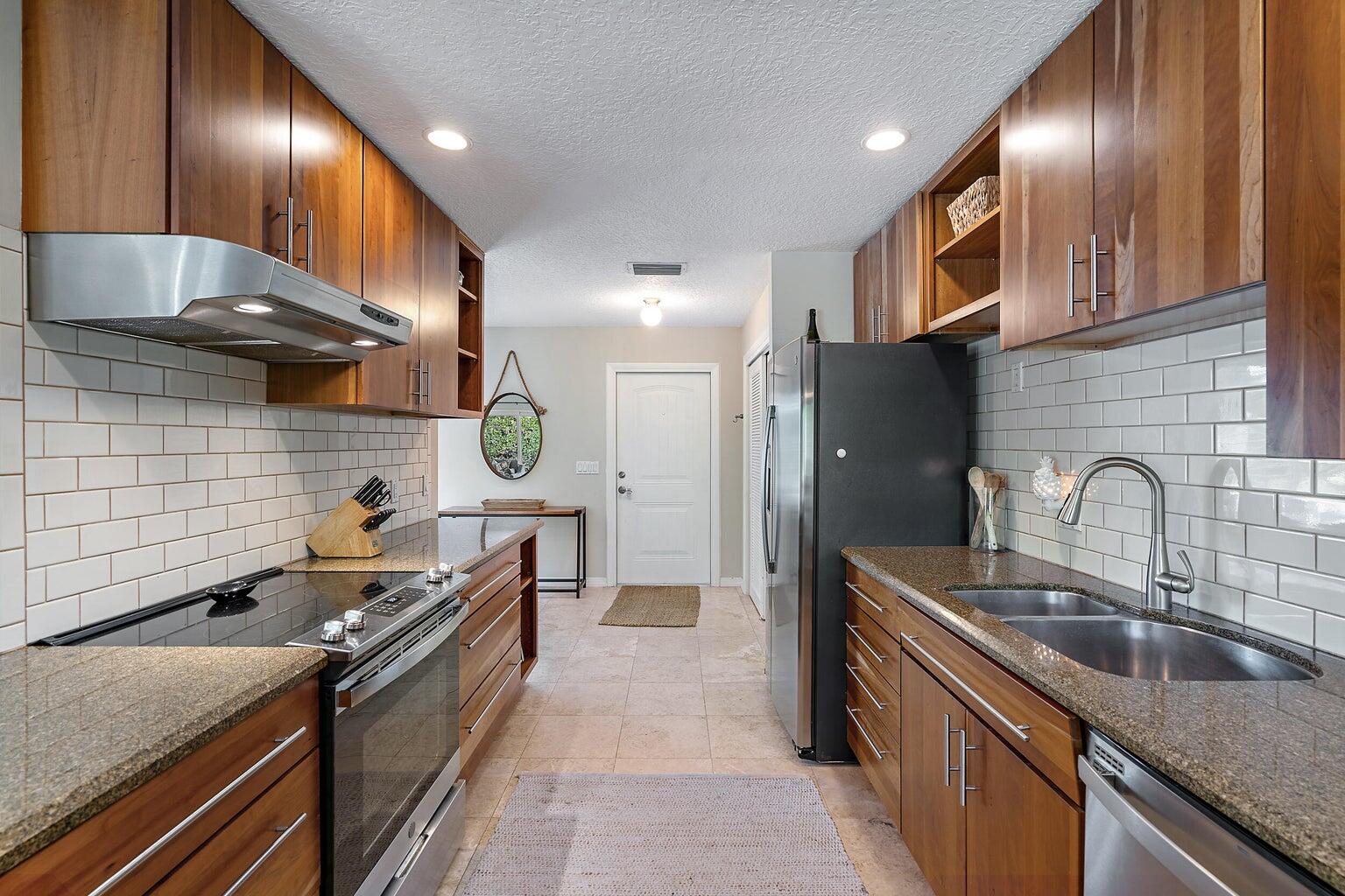 356 Mars Tequesta, FL 33469