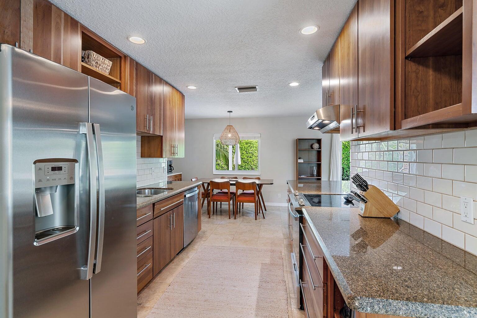 356 Mars Tequesta, FL 33469