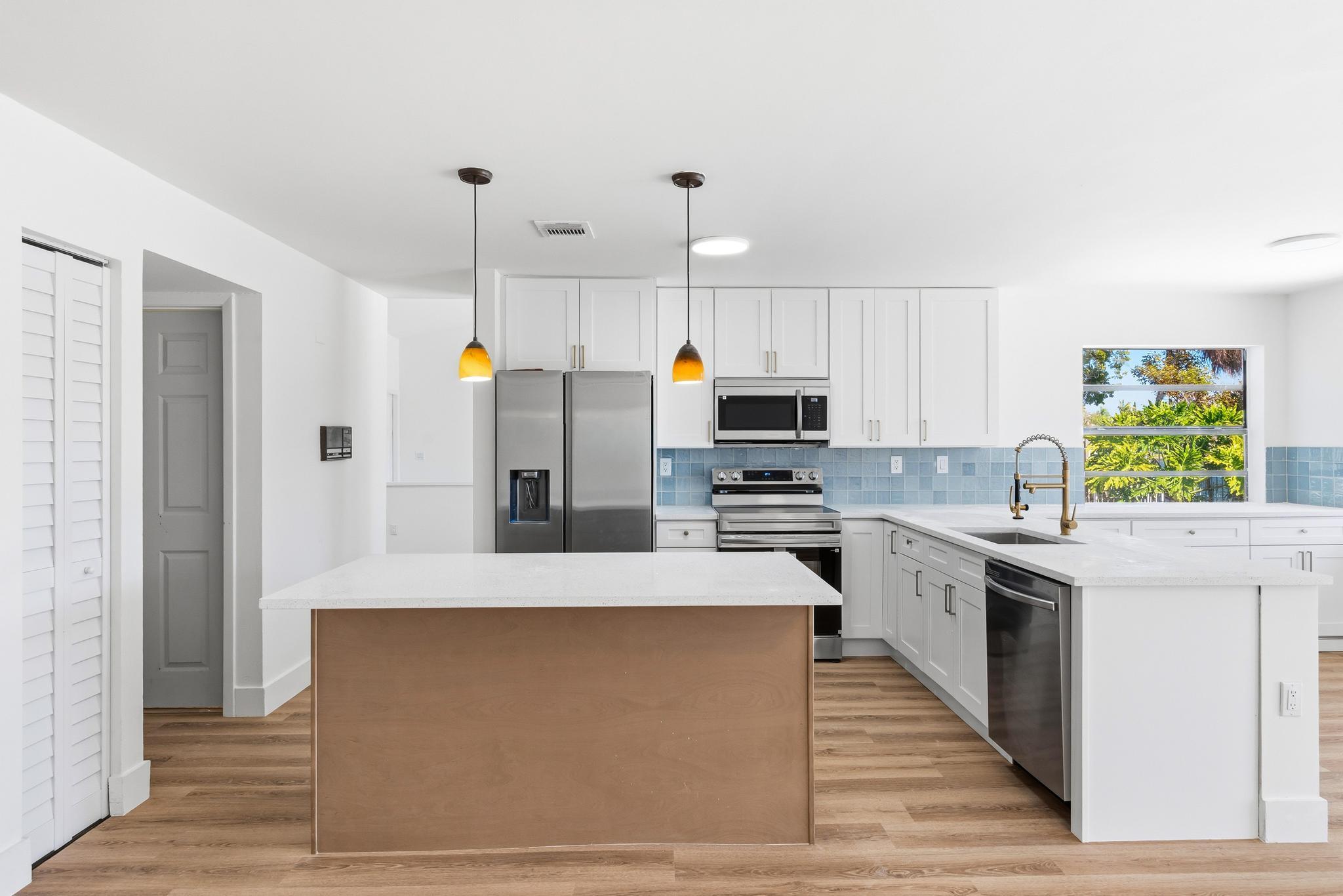 820 Rock Hl Davie, FL 33325