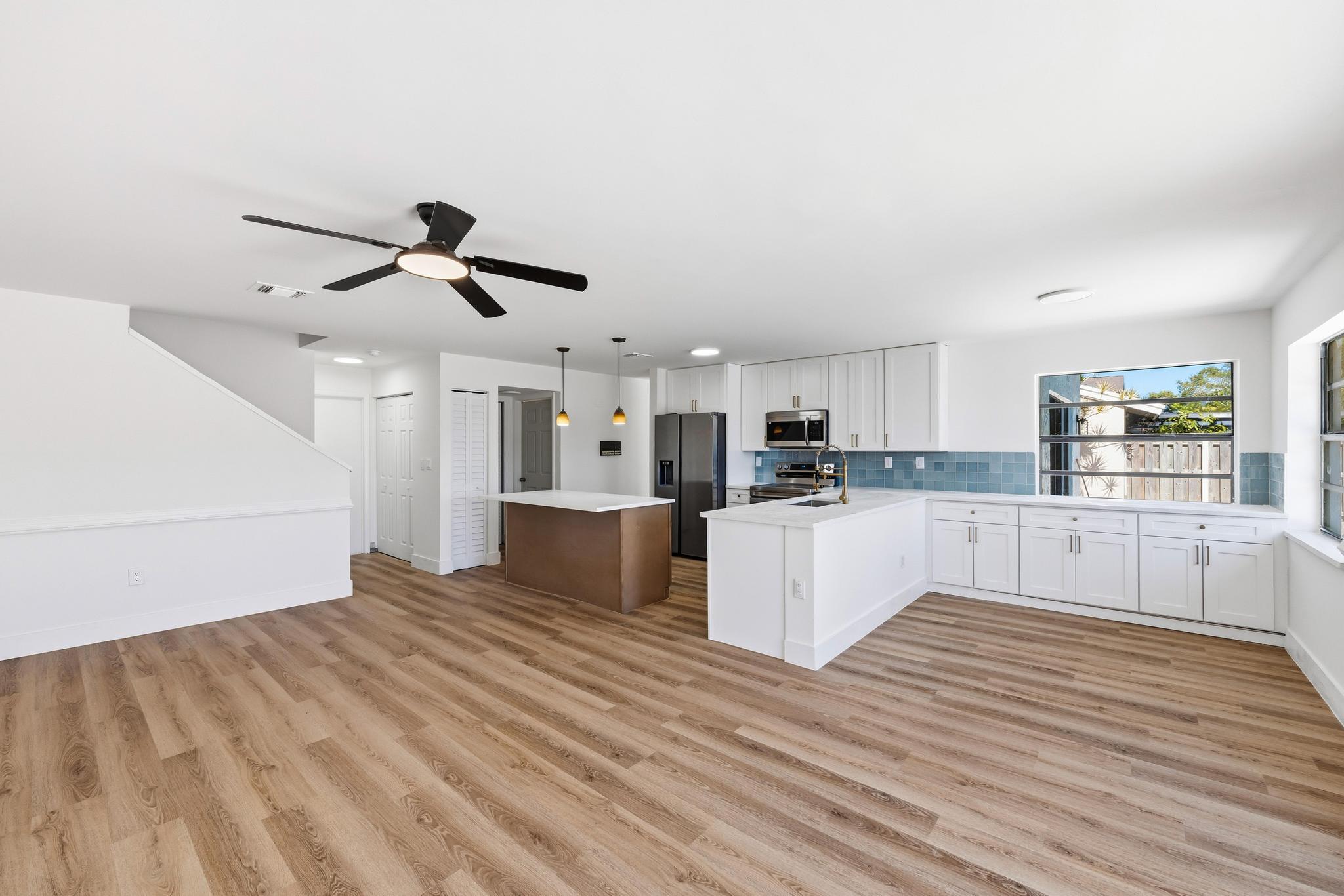 820 Rock Hl Davie, FL 33325