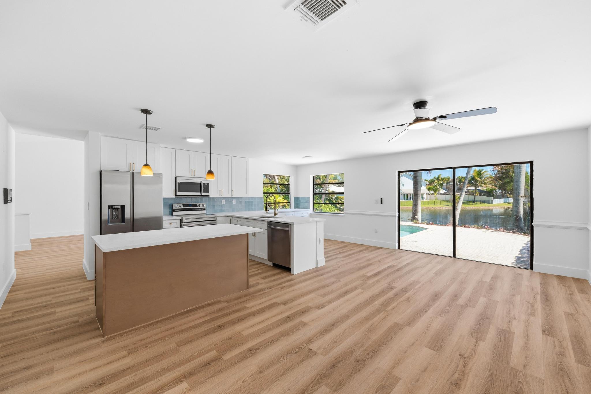 820 Rock Hl Davie, FL 33325