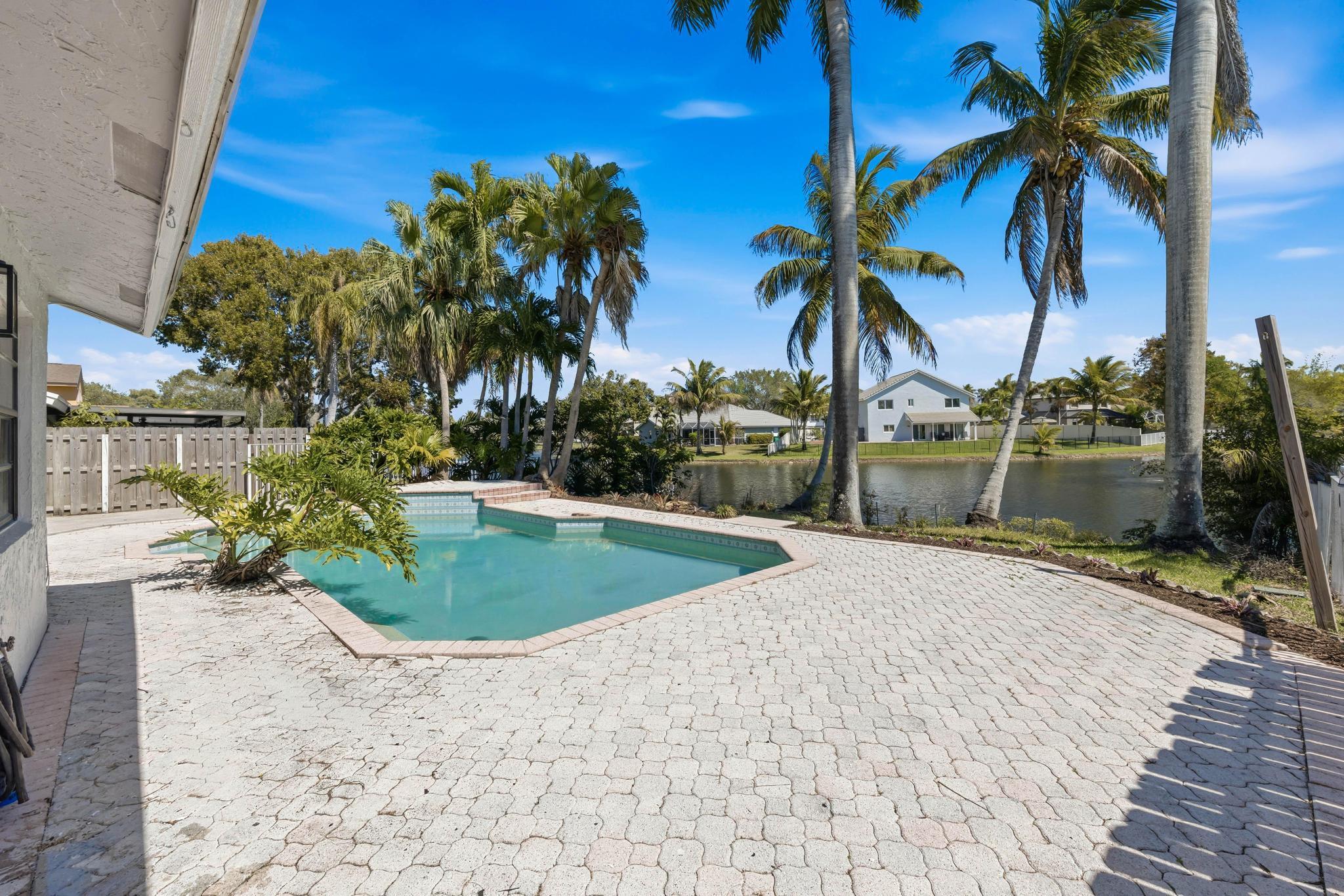 820 Rock Hl Davie, FL 33325