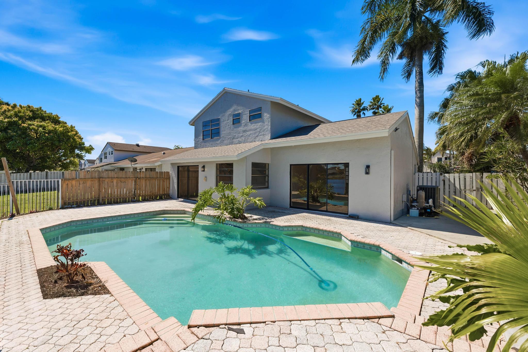 820 Rock Hl Davie, FL 33325