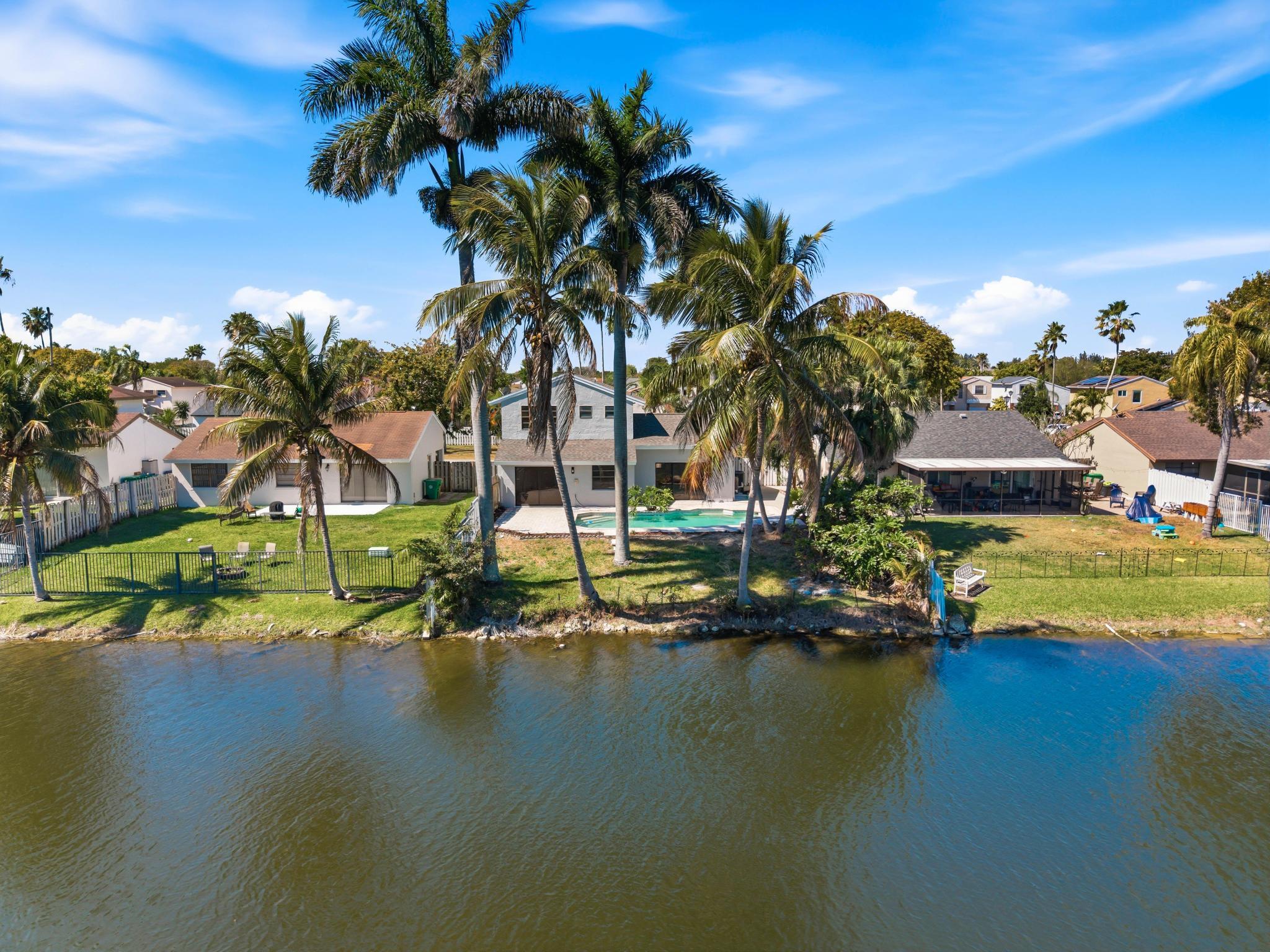 820 Rock Hl Davie, FL 33325
