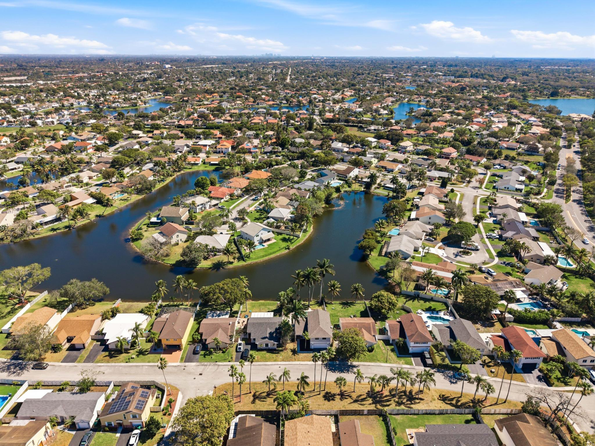 820 Rock Hl Davie, FL 33325