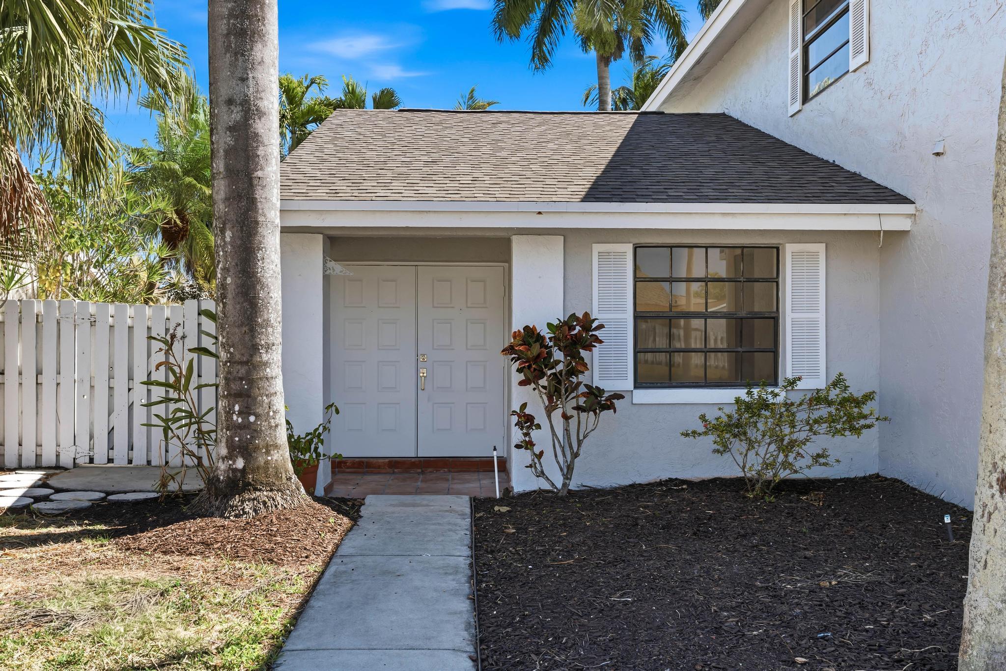 820 Rock Hl Davie, FL 33325