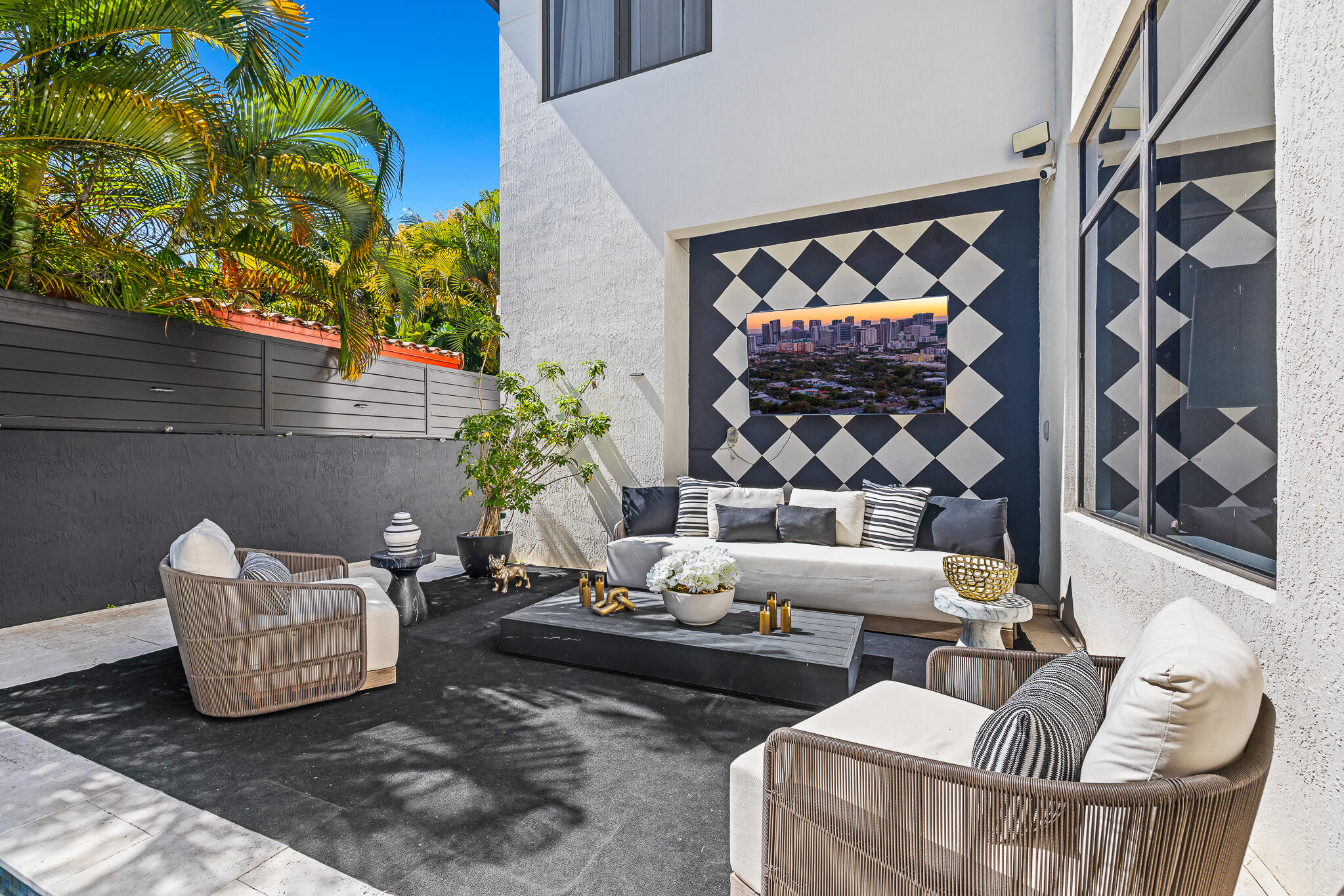 549 NE 10th Fort Lauderdale, FL 33301