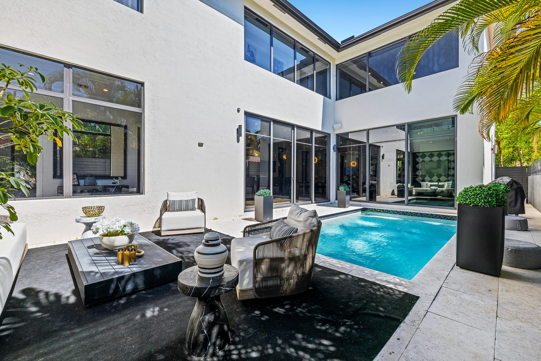 549 NE 10th Fort Lauderdale, FL 33301