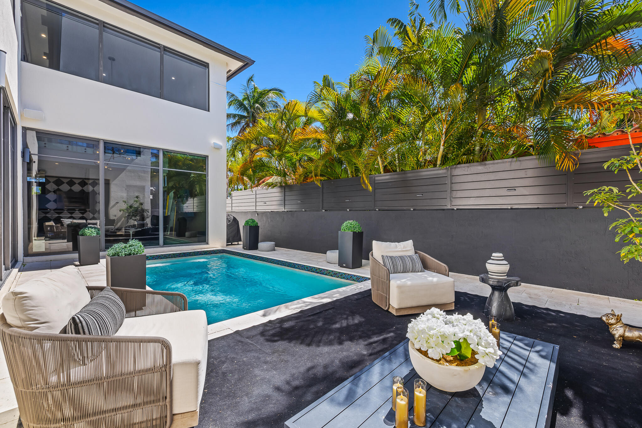 549 NE 10th Fort Lauderdale, FL 33301