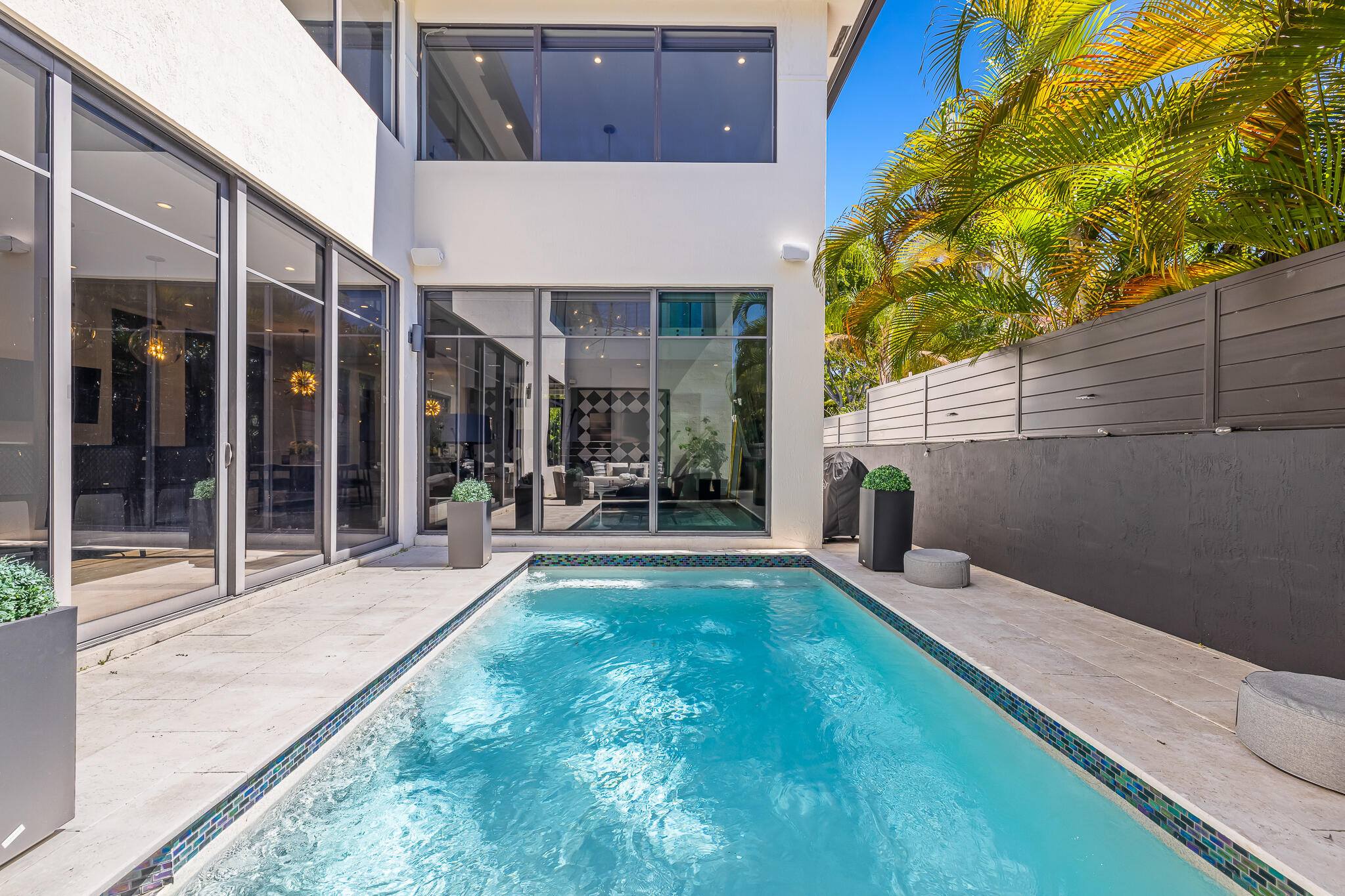 549 NE 10th Fort Lauderdale, FL 33301