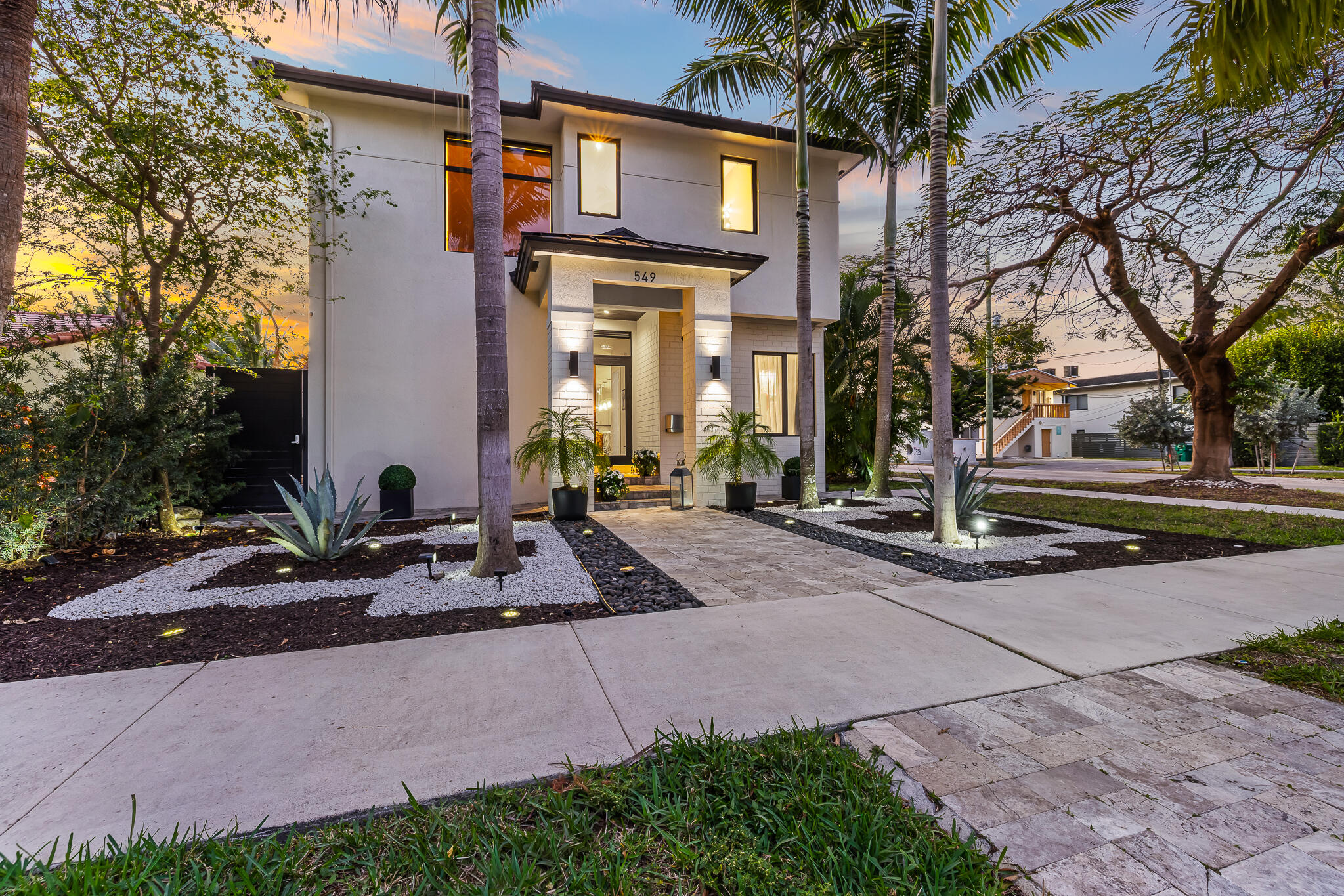 549 NE 10th Fort Lauderdale, FL 33301